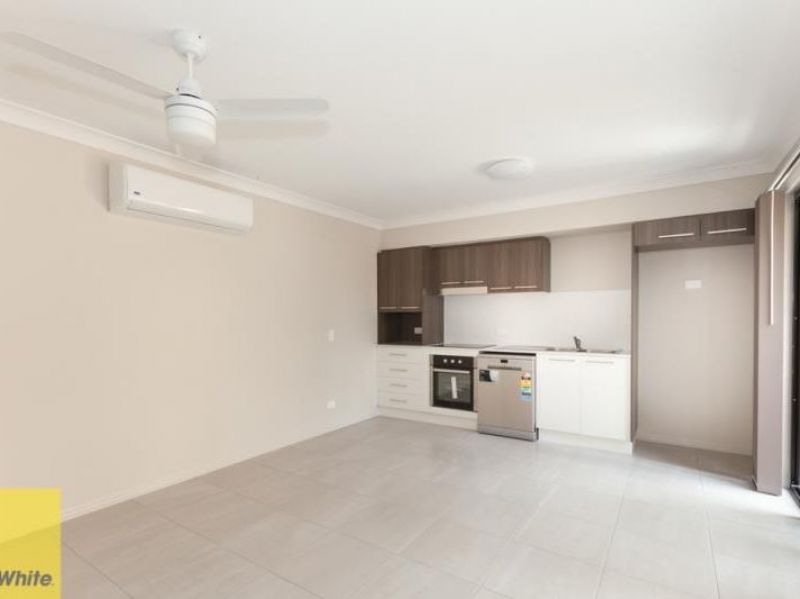 2/21 Frederick Place, Park Ridge, QLD 4125