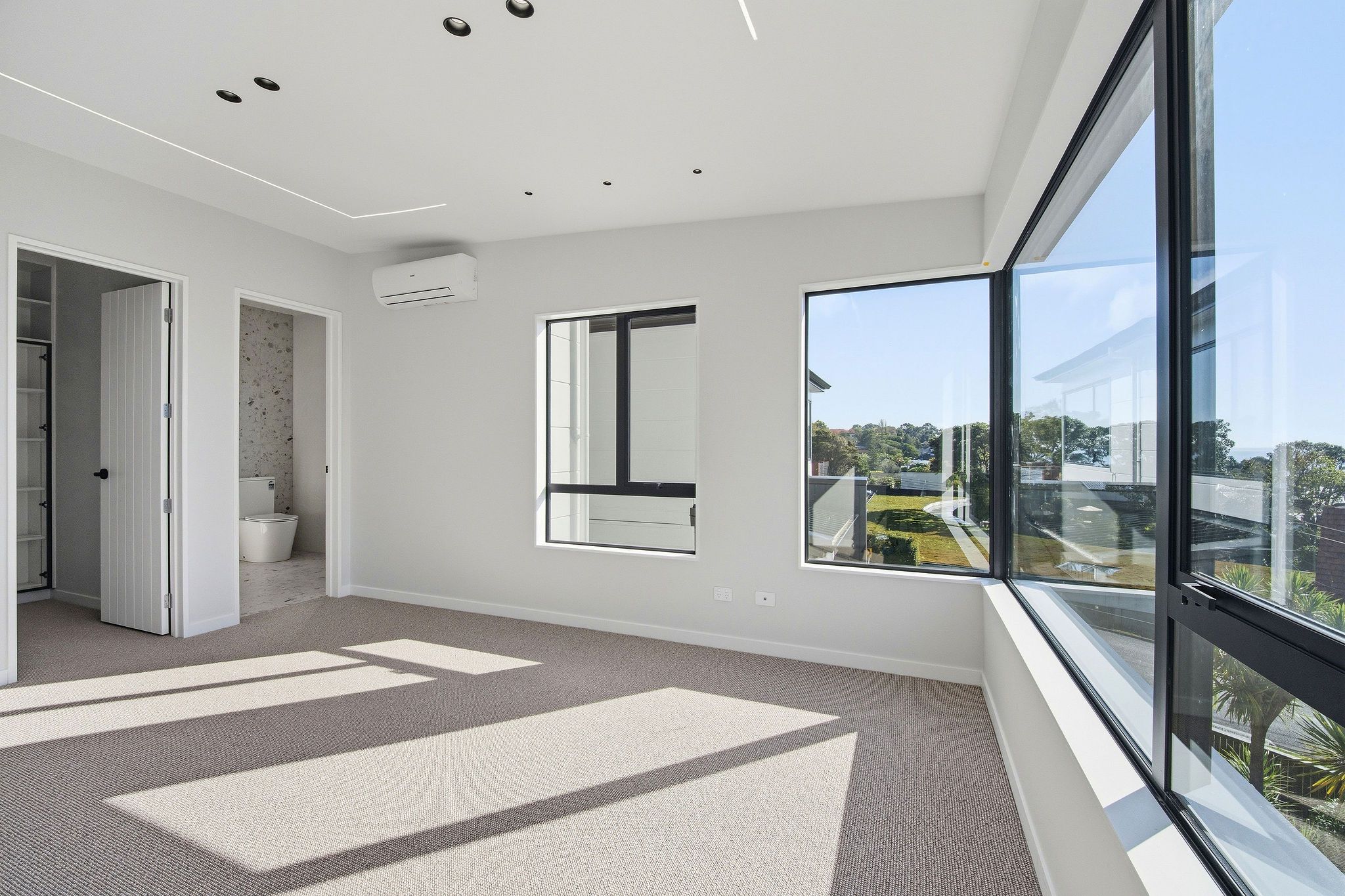 2/8 Park Rise, Campbells Bay, North Shore City