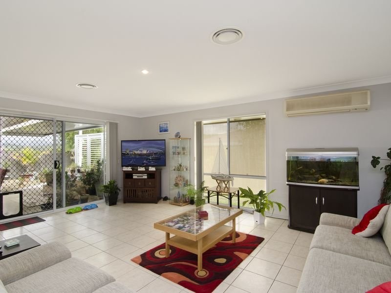 12 Hale Street, Pacific Pines, QLD 4211