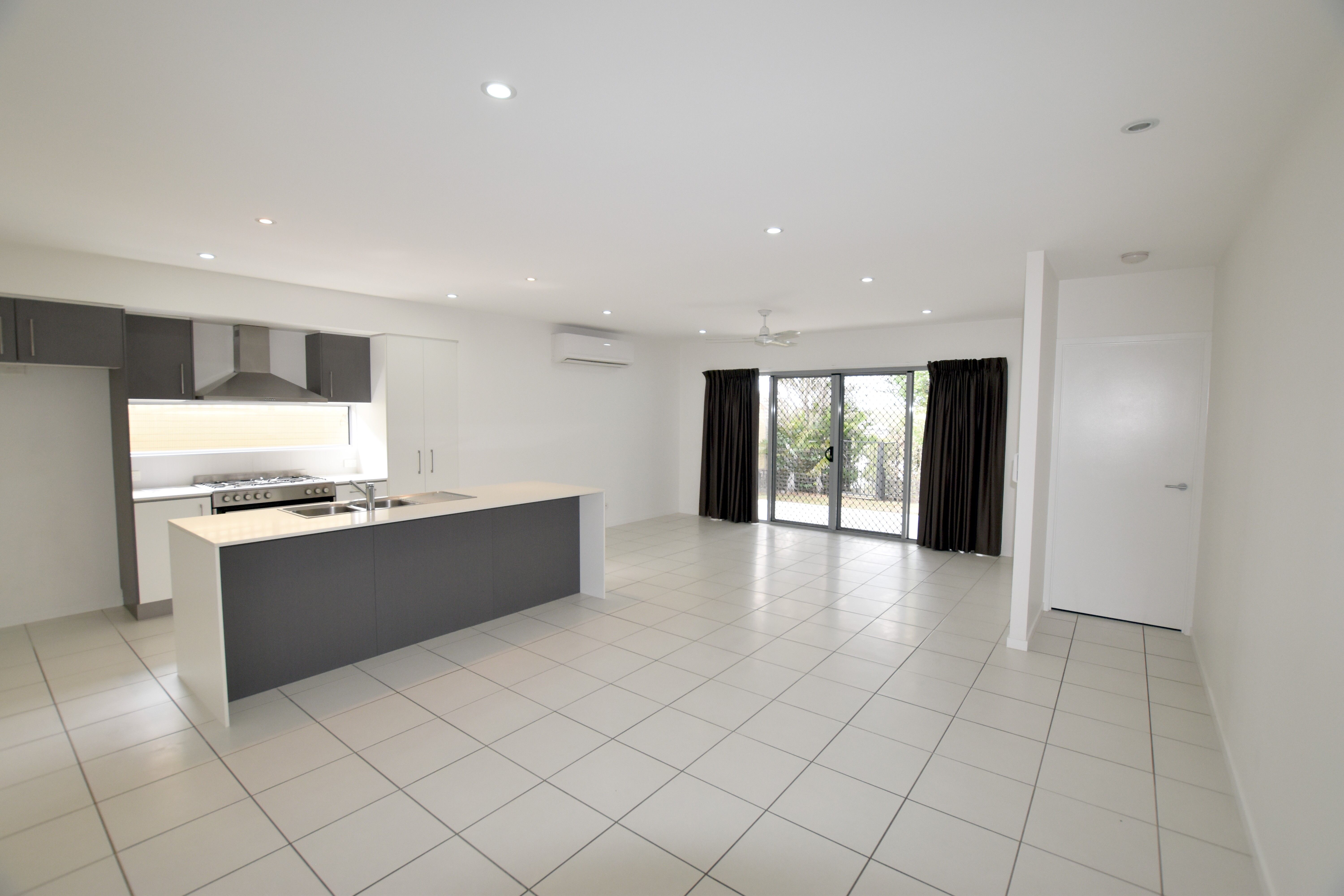 10 Orchard Drive, Kirkwood, QLD 4680