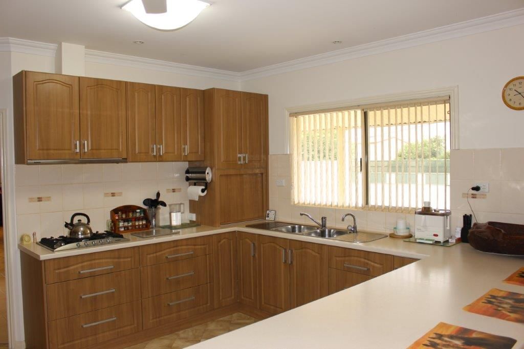 5 Bayliss Road, Dongara, WA 6525