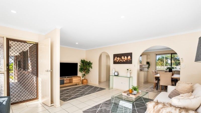 190 Emerald Drive, Regents Park, QLD 4118