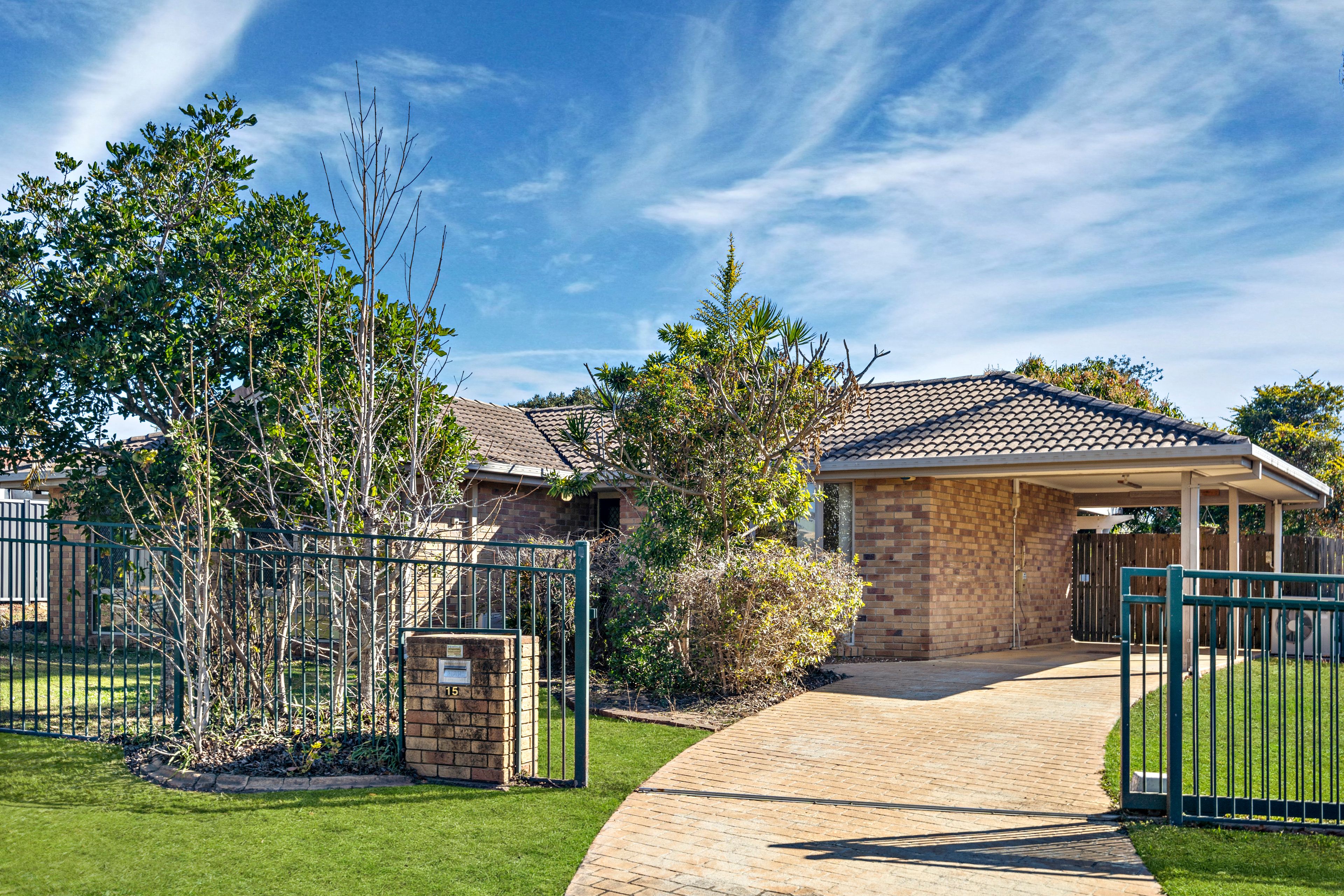 15 Mooloolah Court, Hillcrest QLD 4118
