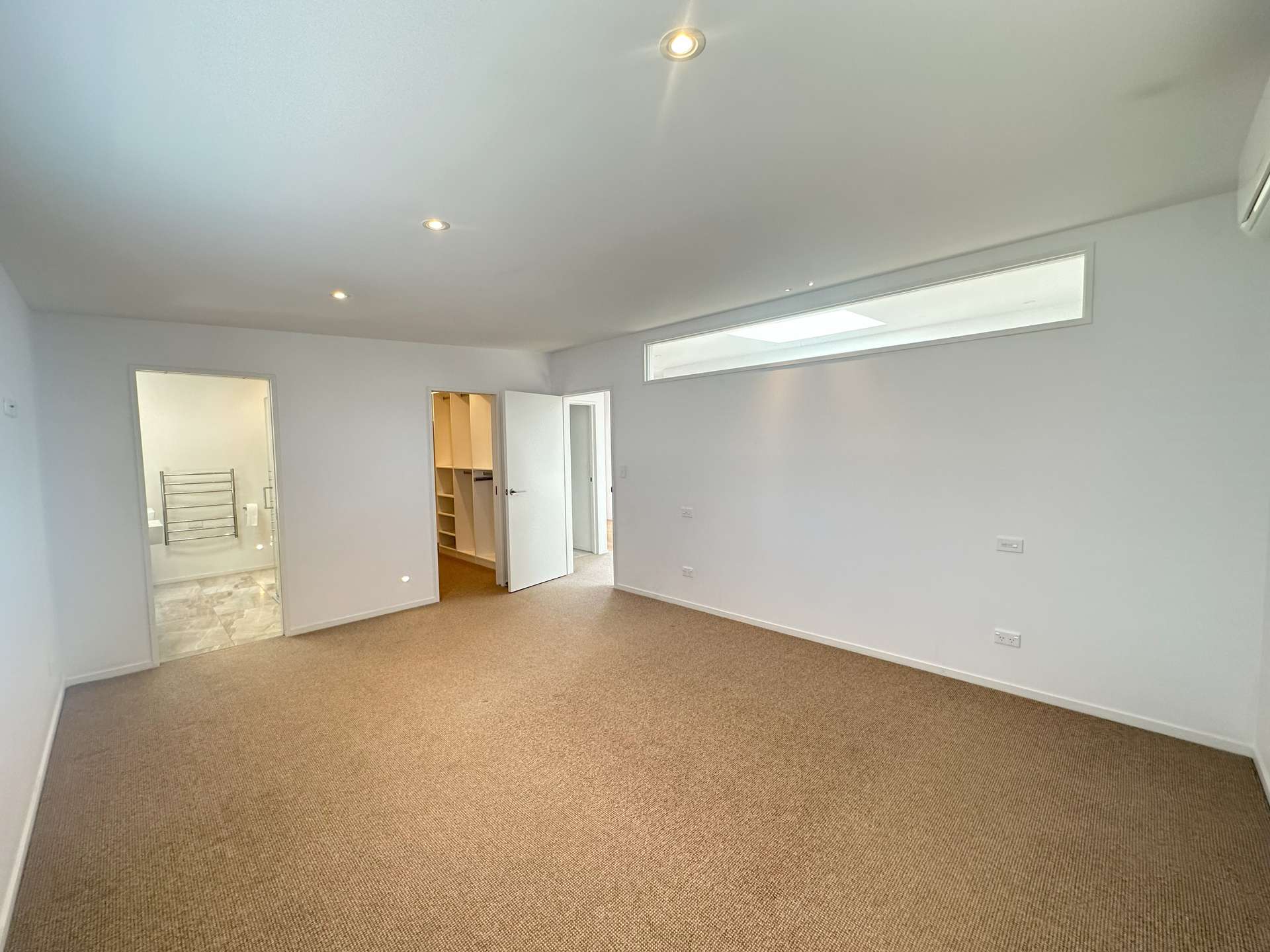 389 Riddell Road photo 5