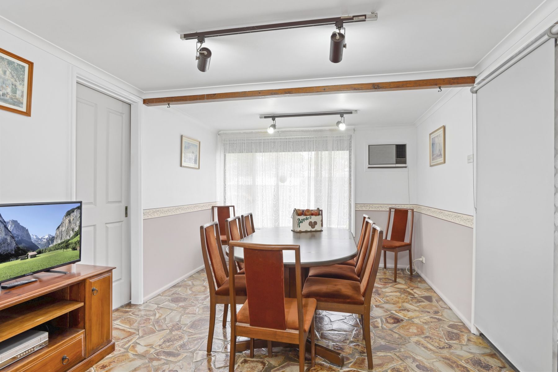 17 Henderson Crescent — photo 6 of 15