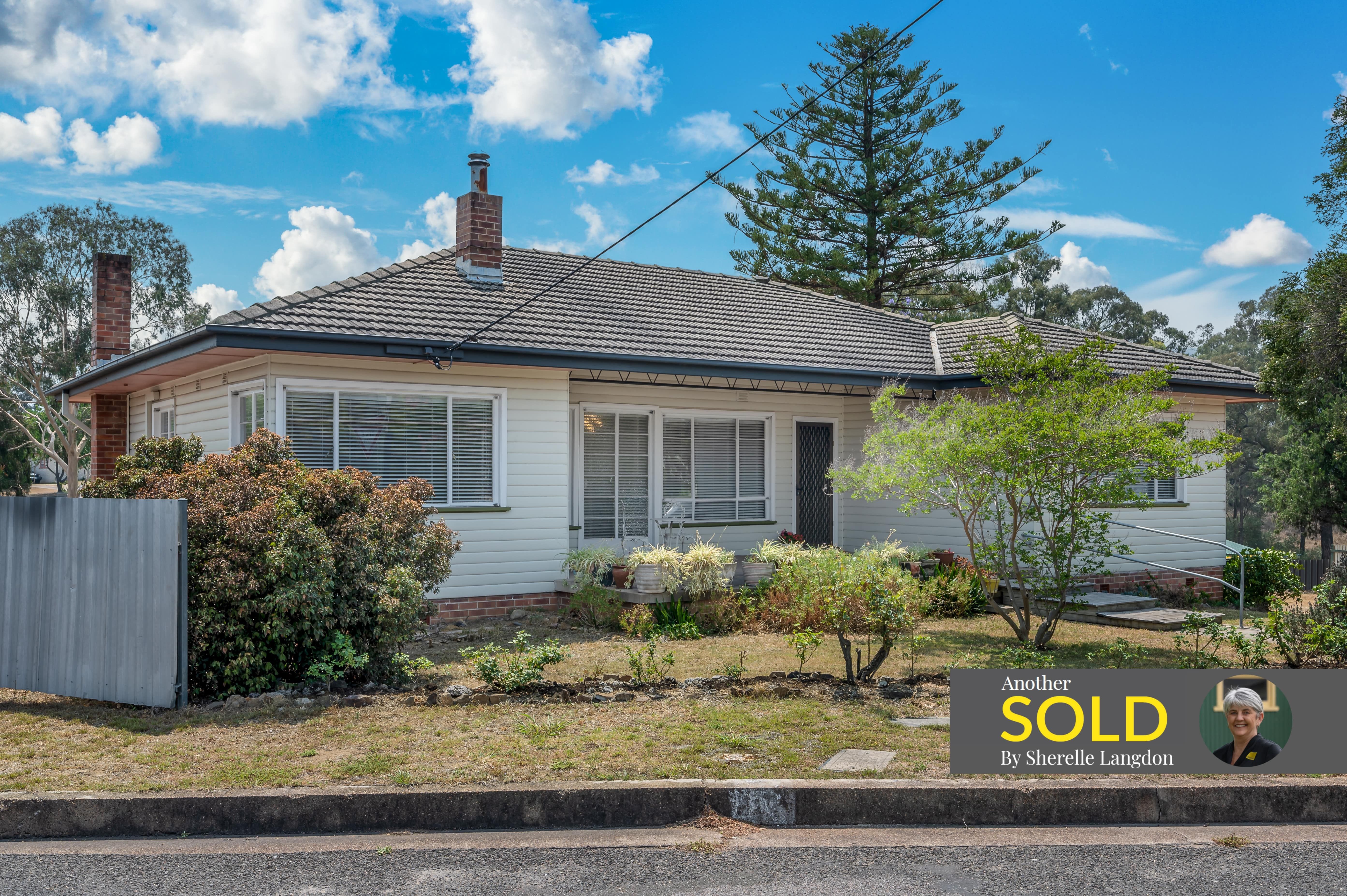 9 White Avenue, Singleton NSW 2330