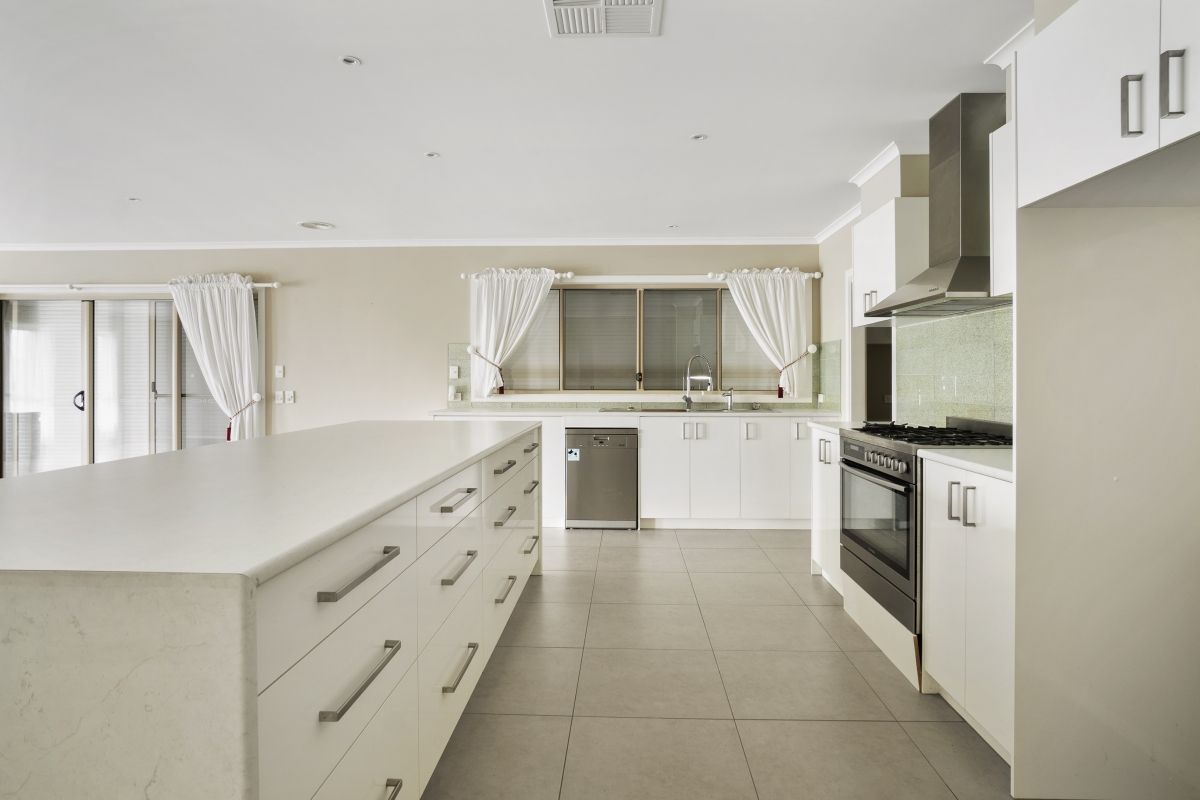 35 Mcintyre Road, Lara, VIC 3212