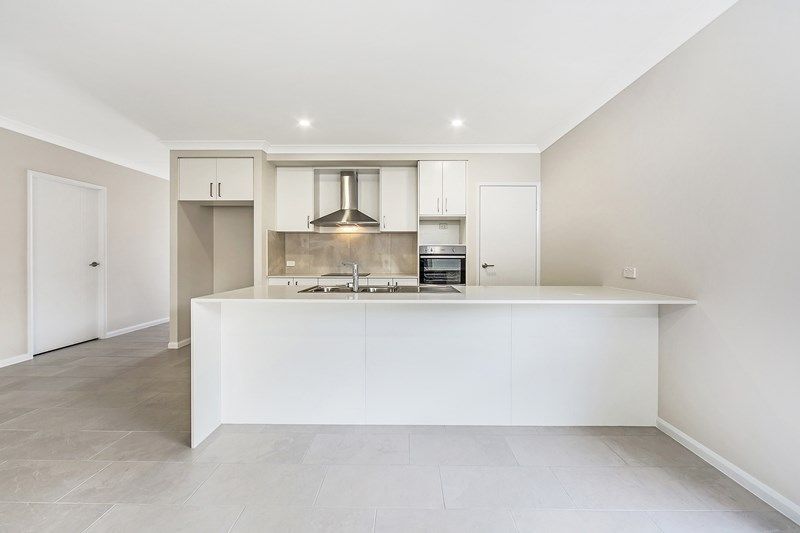 73 Lakeview Promenade, Newport, QLD 4020