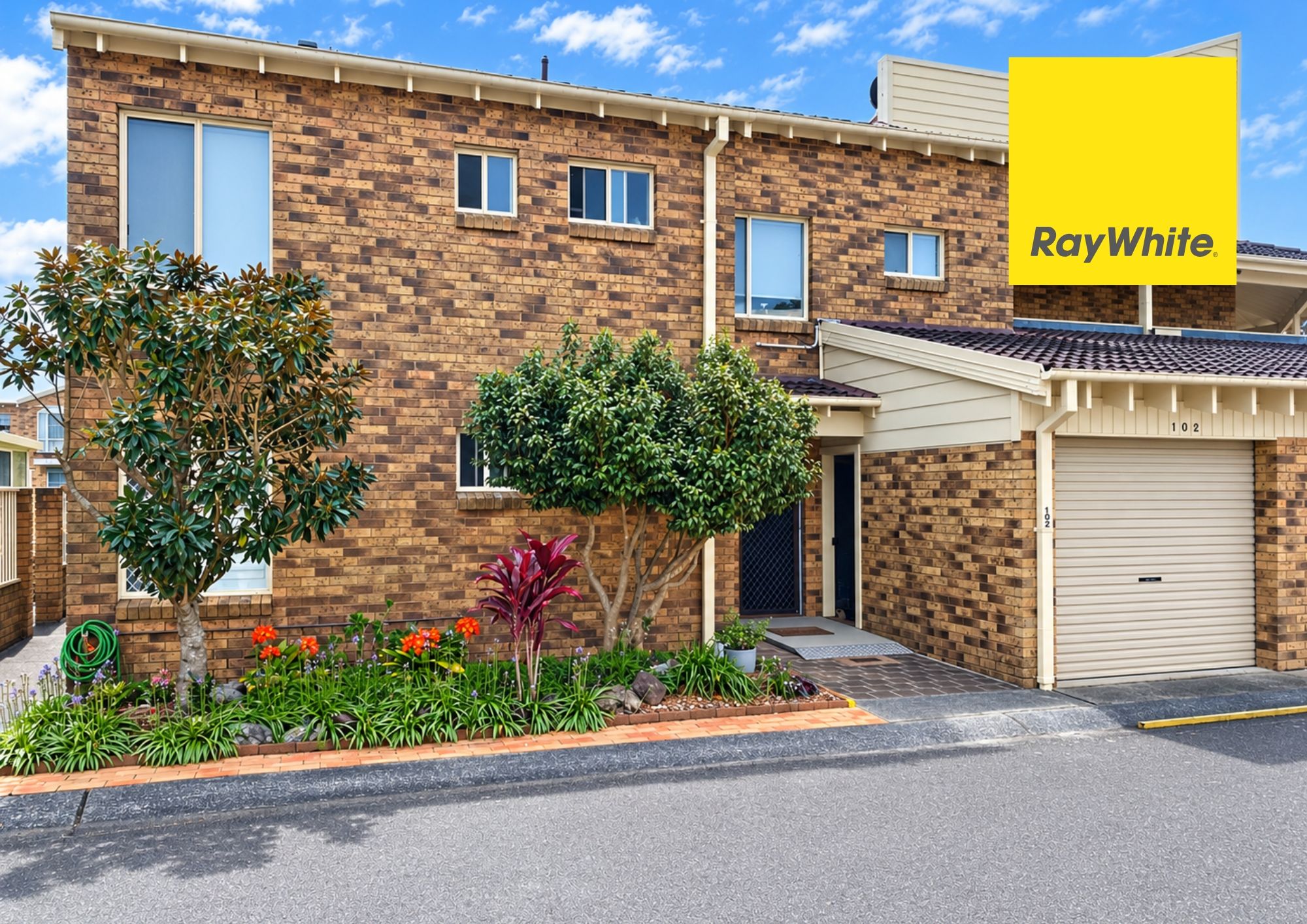 102/15 Lorraine Avenue — photo from Ray White Berkeley Vale