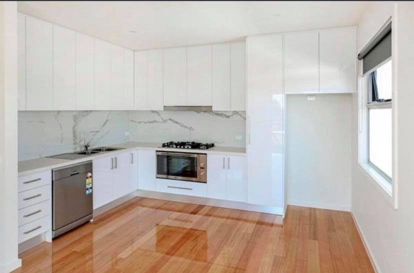 2/34 Grevillia Road, Oak Park, VIC 3046