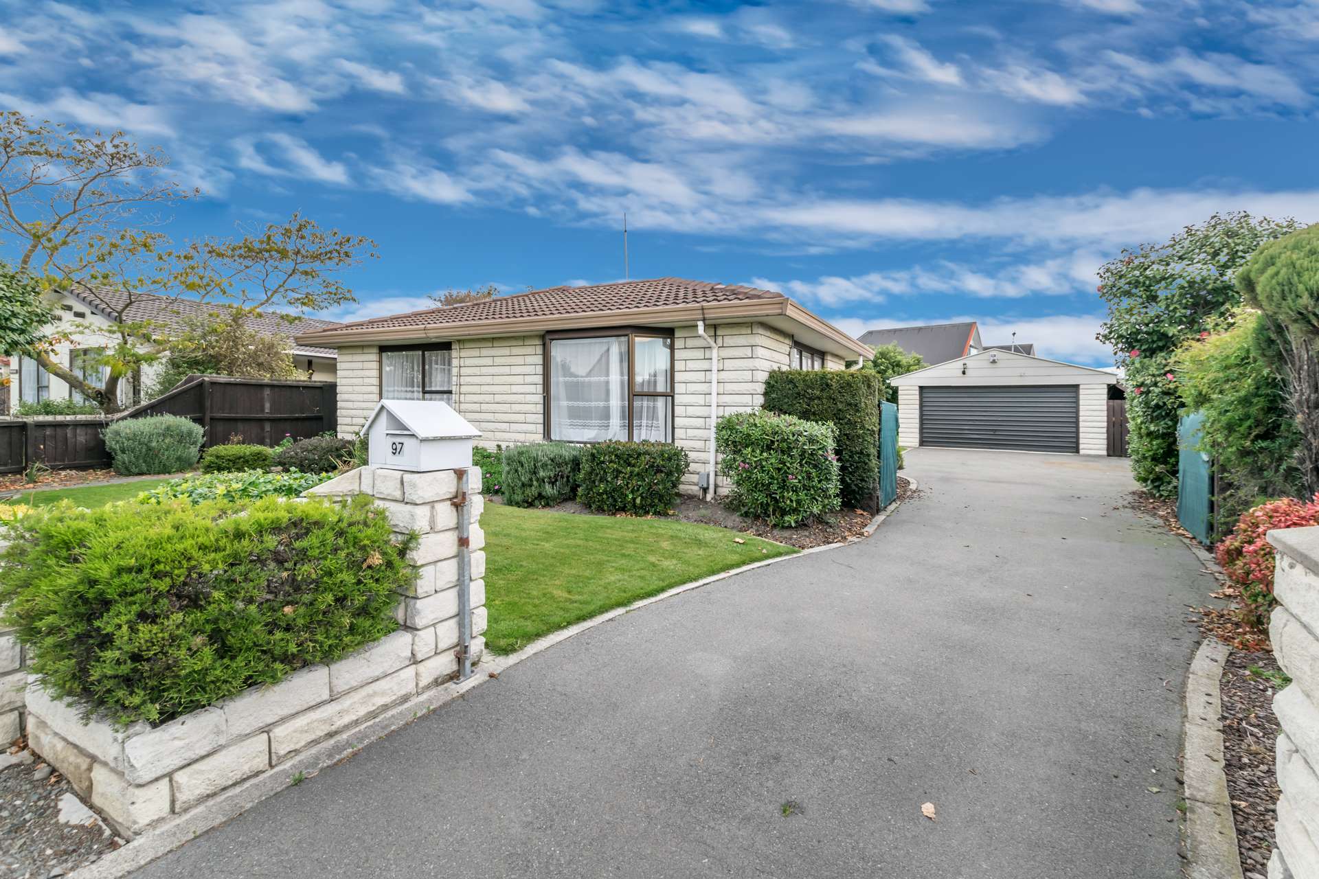 97 Bayswater Crescent photo 1