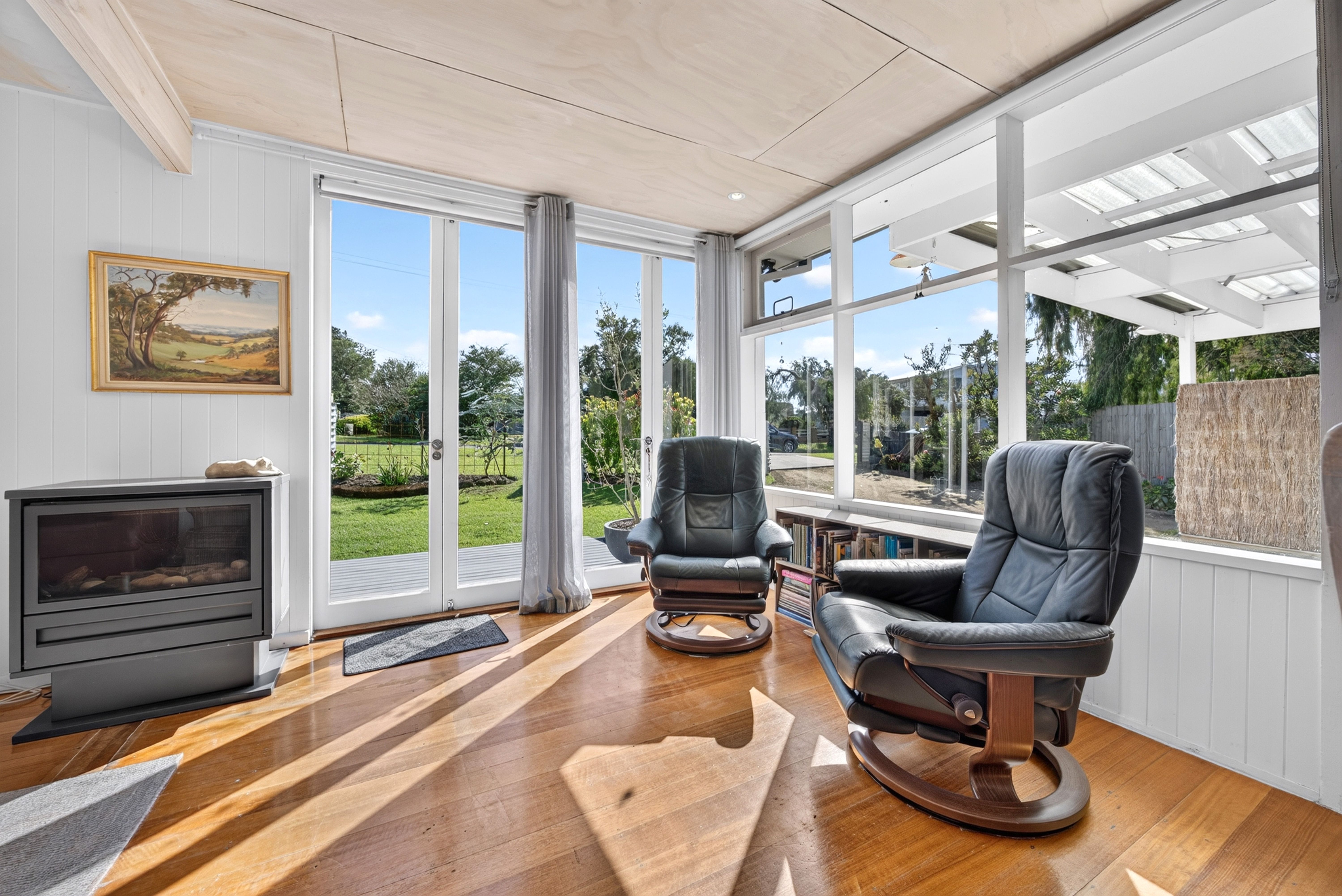1/3 Lawson Crescent — photo 8 of 22