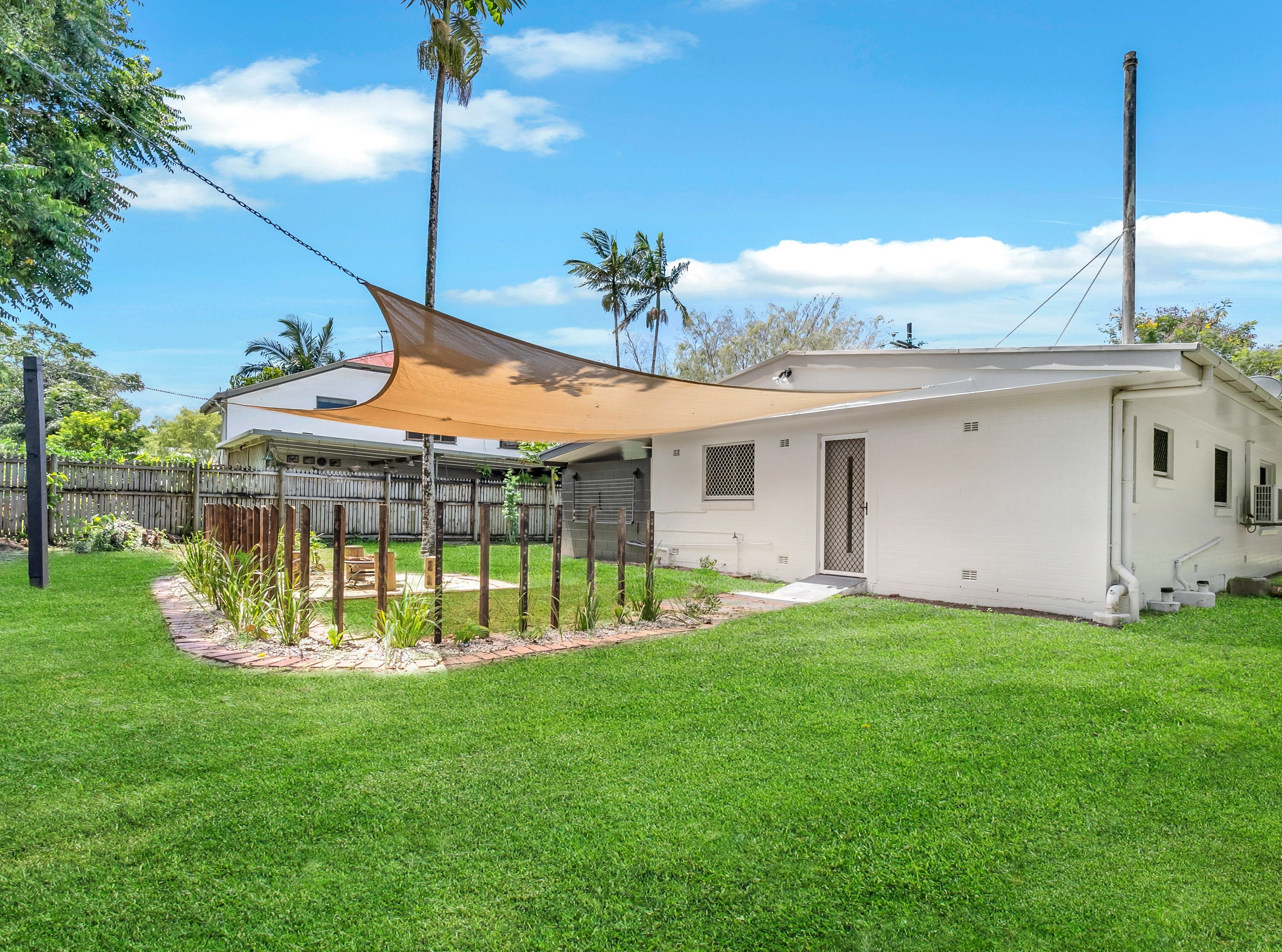107 Tills Street, Westcourt, QLD 4870