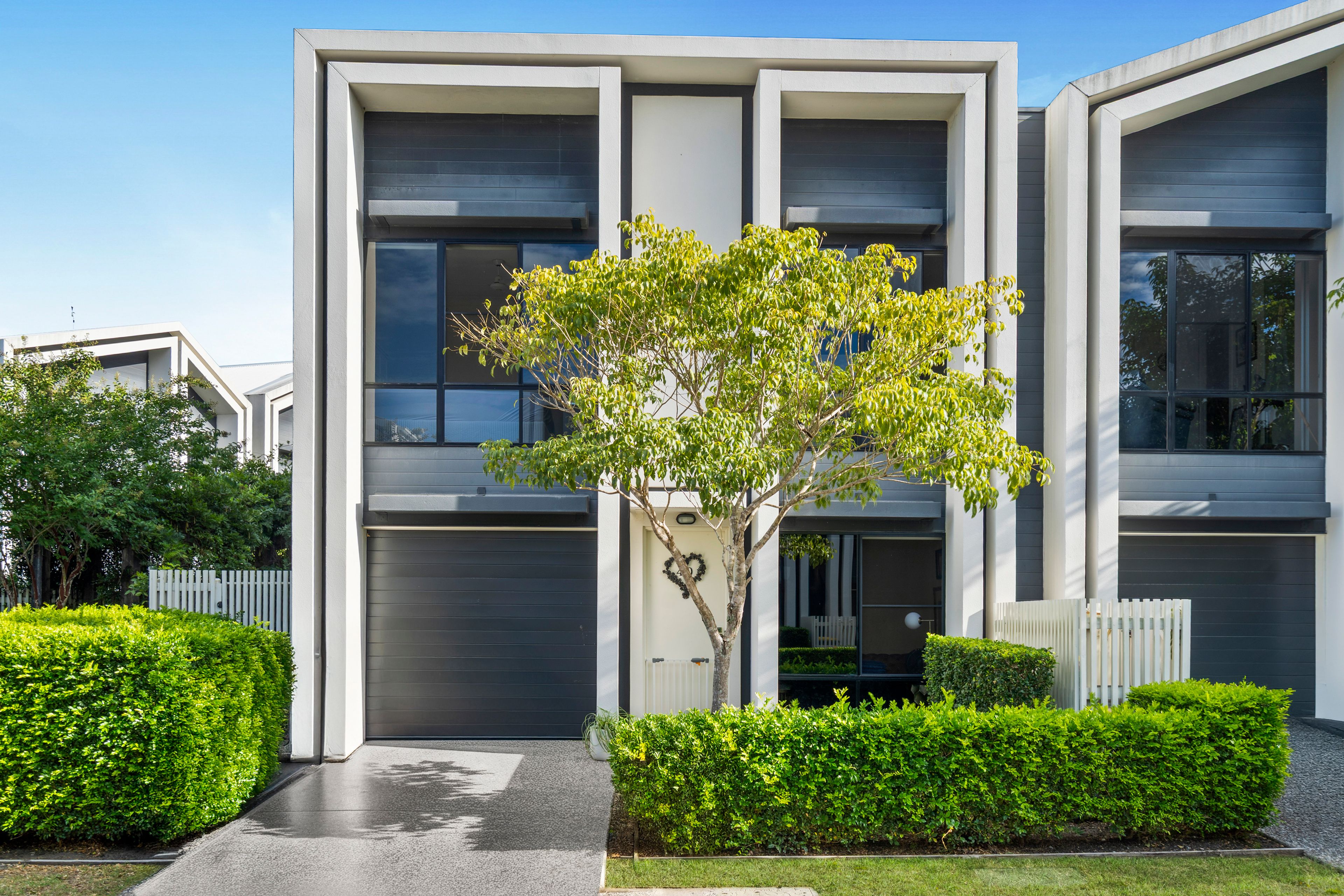40/1 Residences Circuit — photo 2 of 16