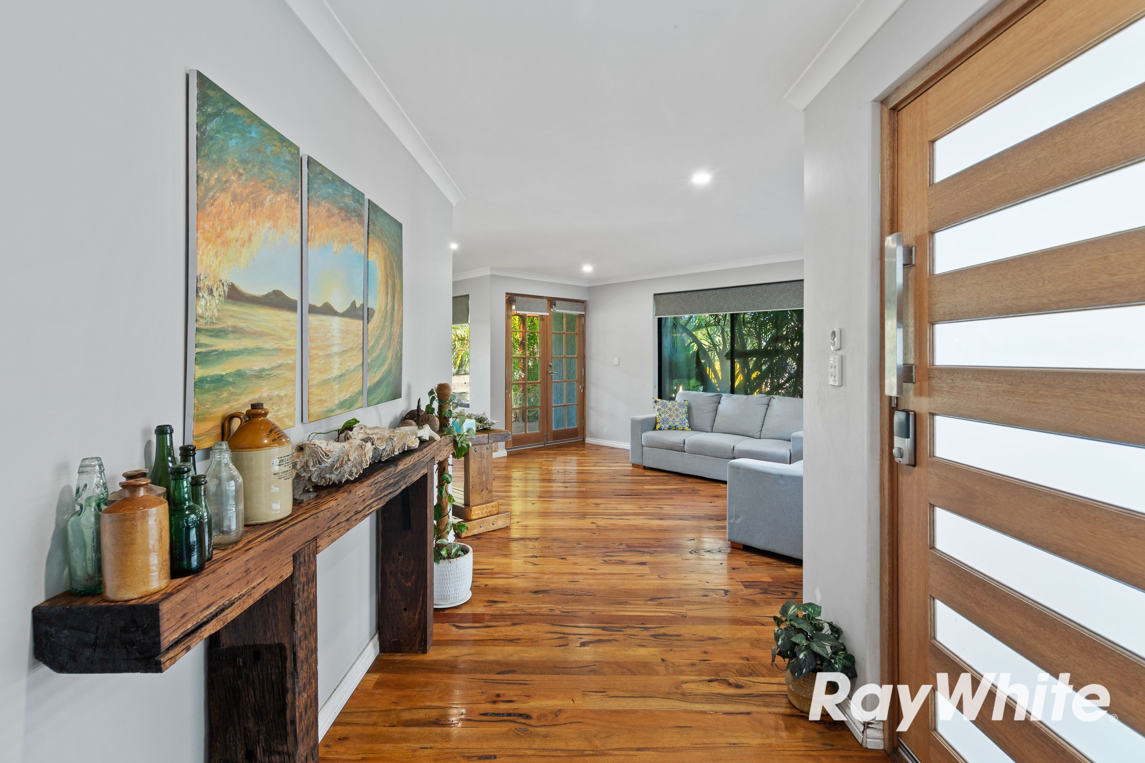 4 Silverton Crescent — photo 3 of 21