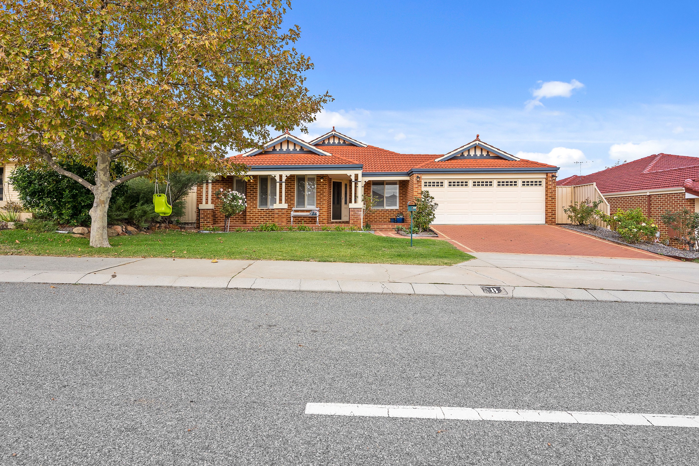 8 Hampton Road, Darch, WA 6065