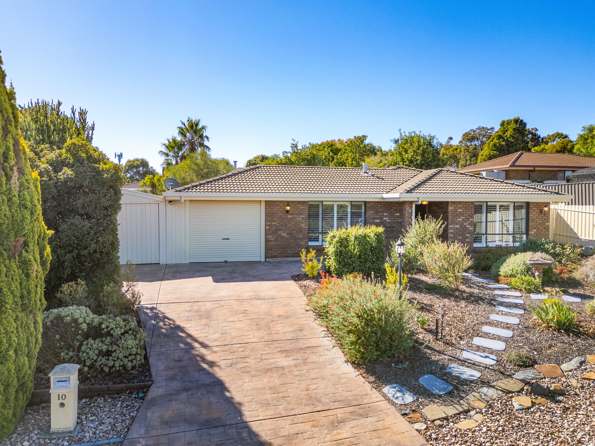 10 Queens Way, Woodcroft, SA 5162