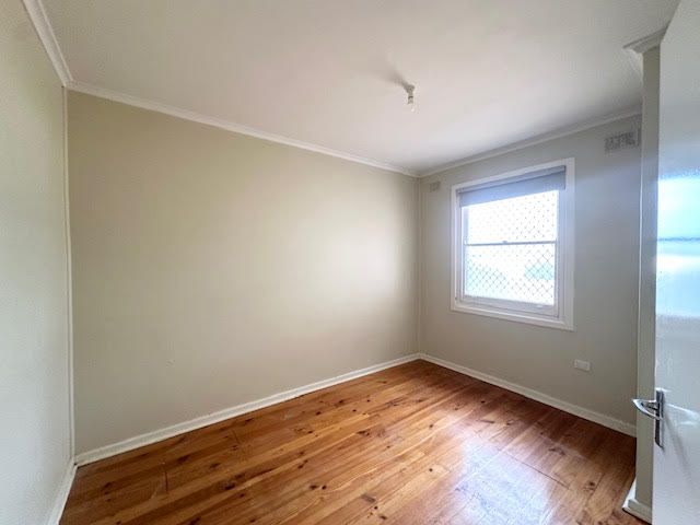 26 Murphy Crescent — photo 5 of 9