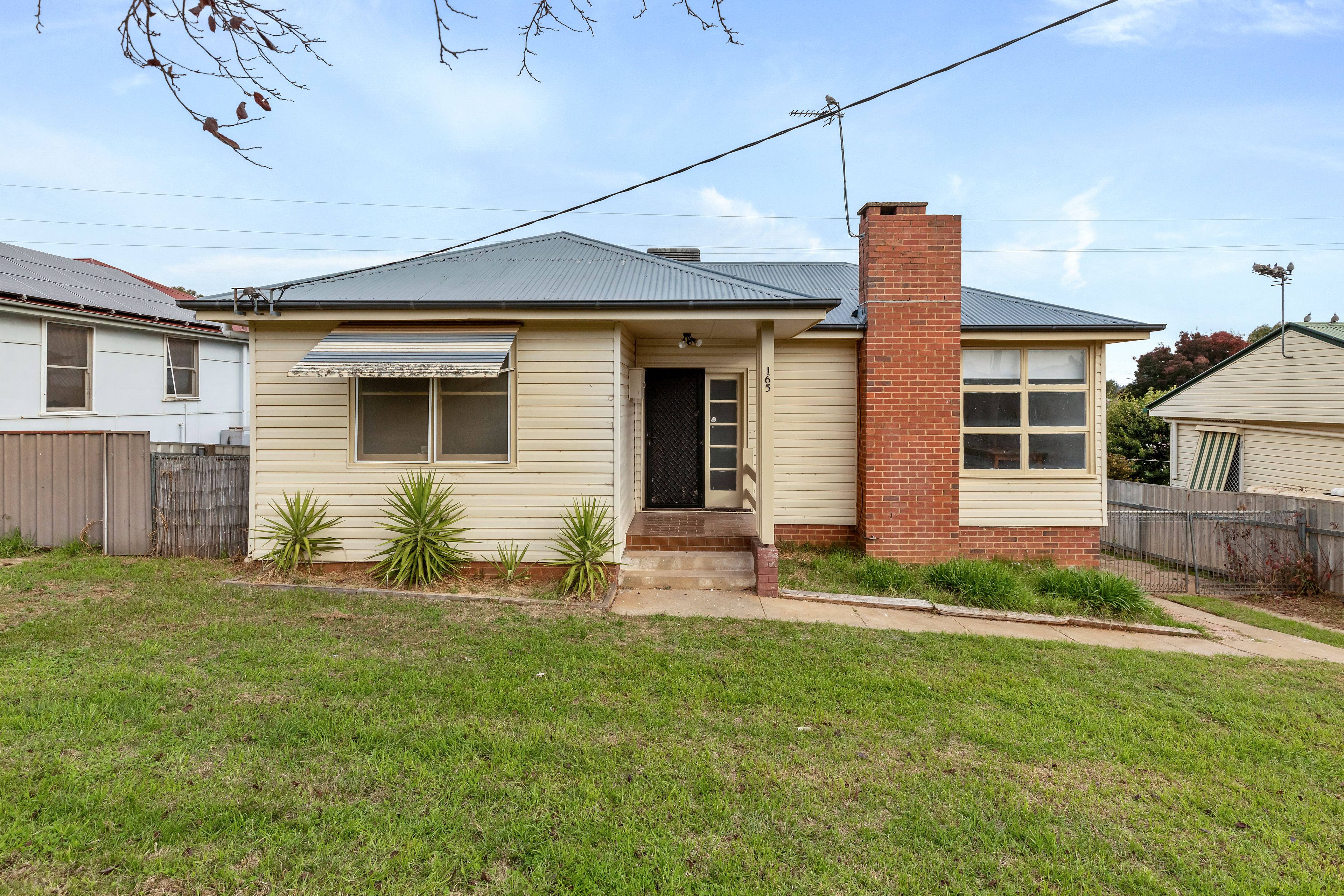 165 Macleay Street, Mount Austin NSW 2650