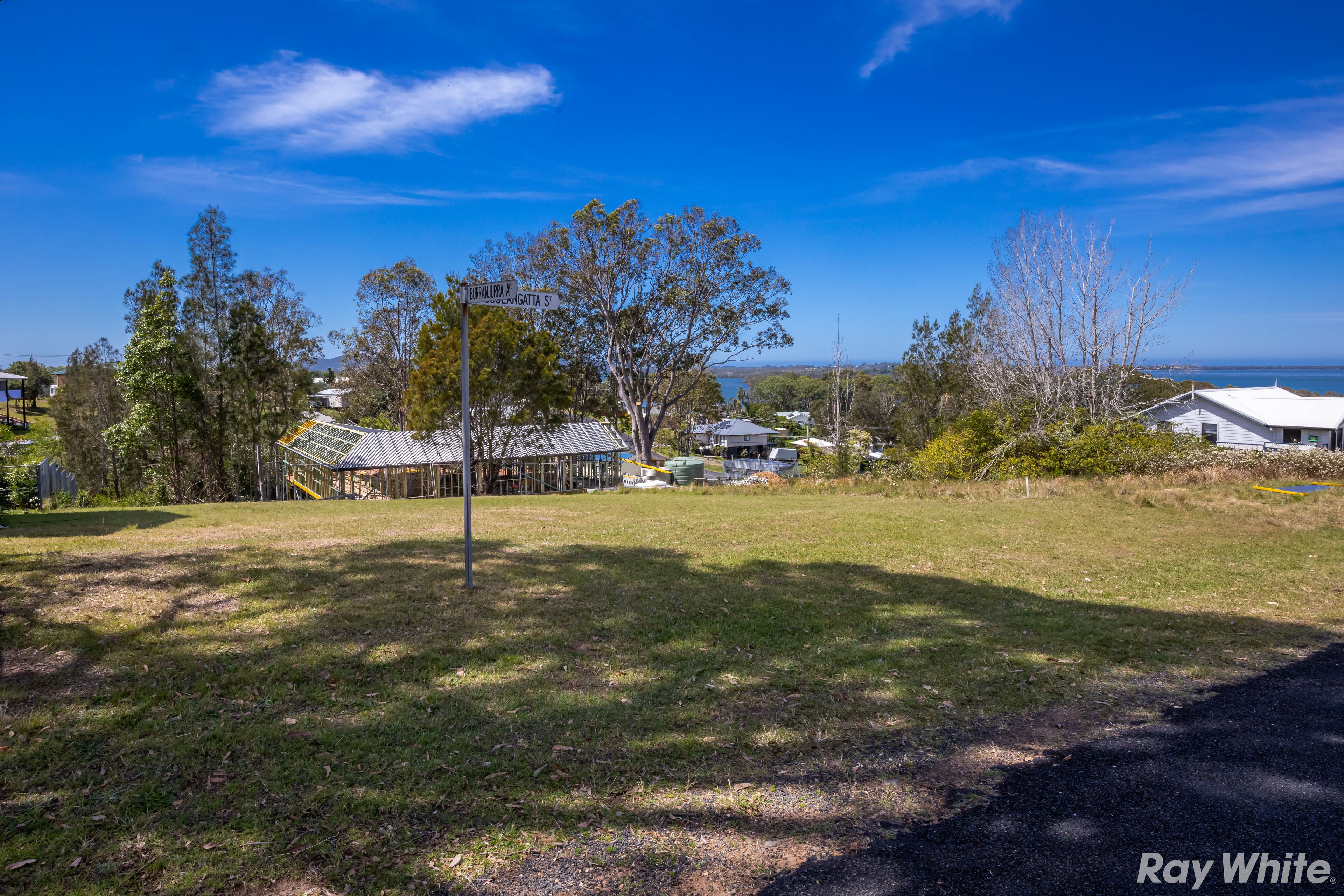 16 Coolangatta Street — photo 4 of 5