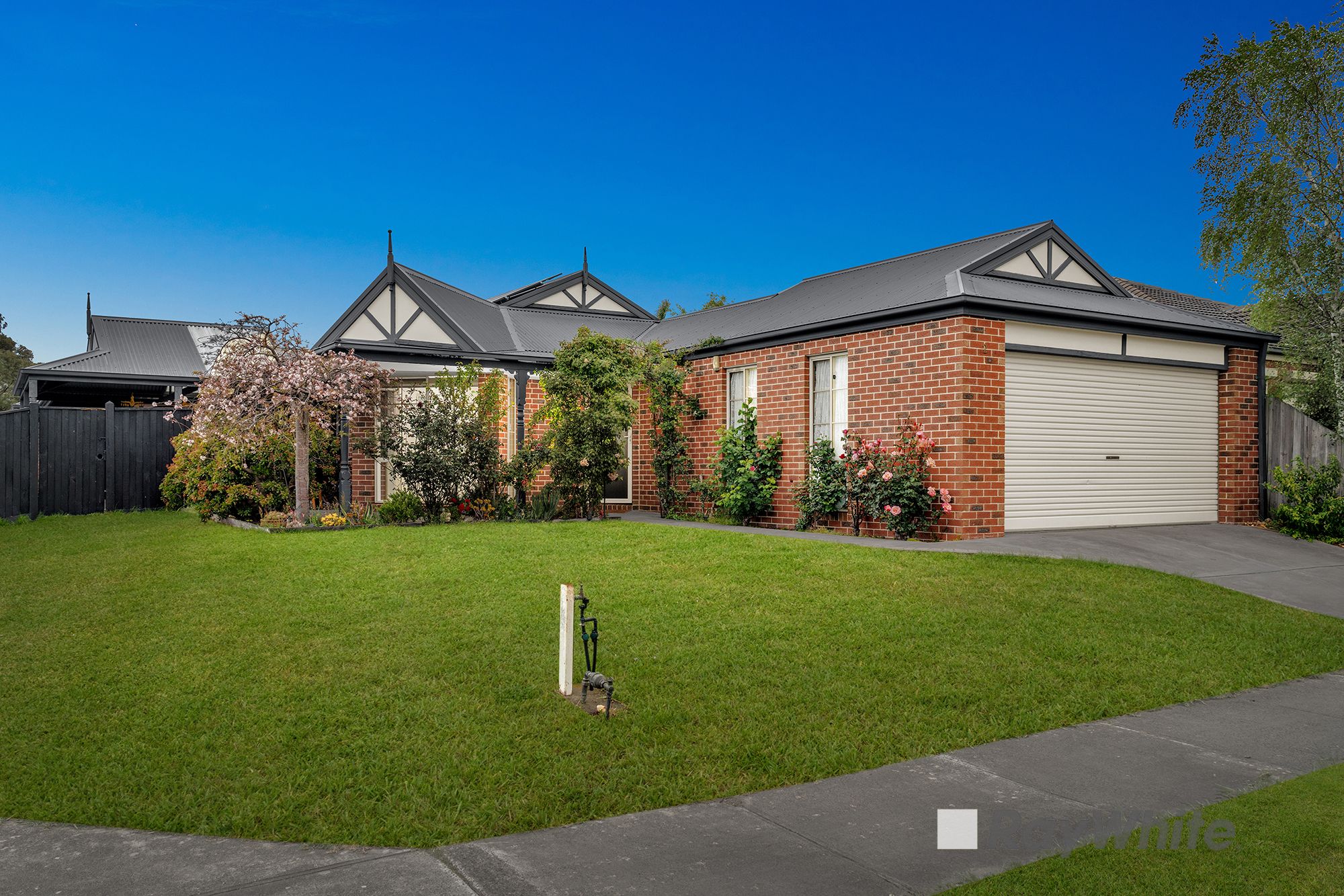 2 Bundoran Avenue, Cranbourne VIC 3977