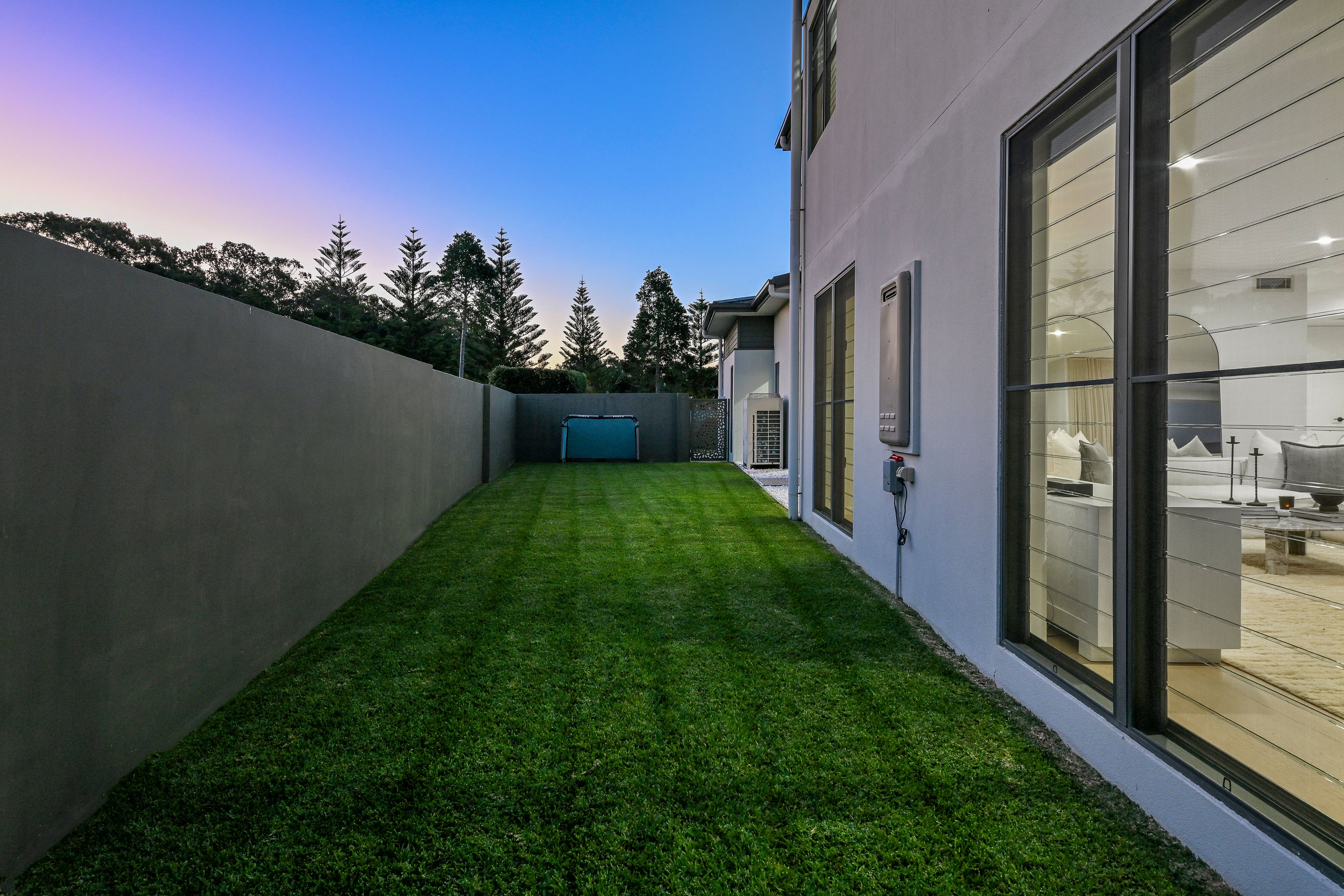 1048 Edgecliff Place — photo 7 of 21