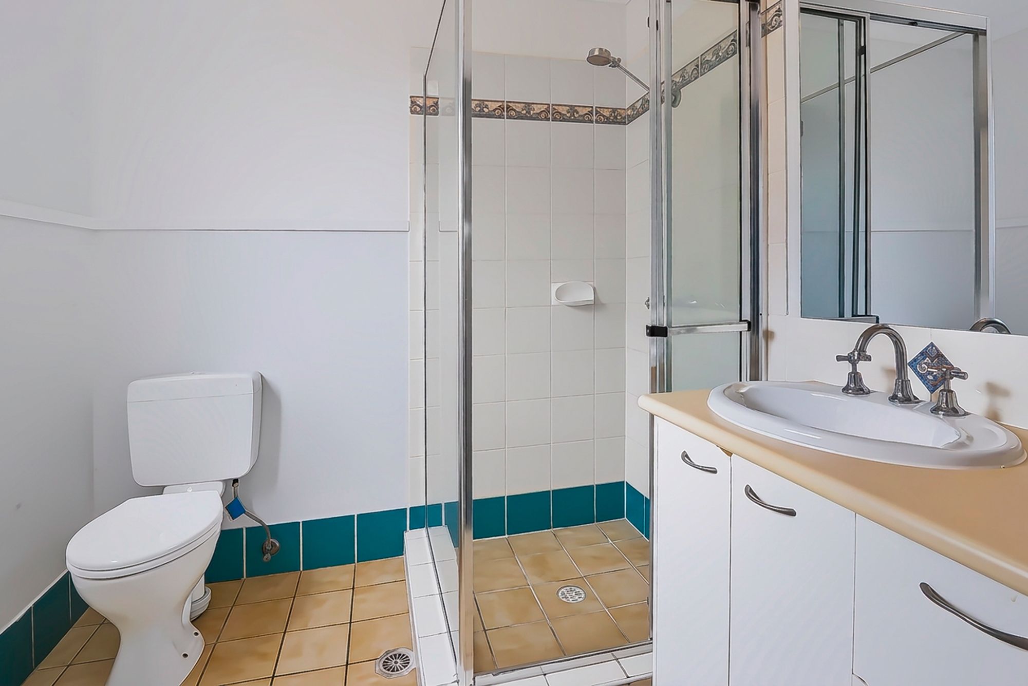 11 Longford Crescent — photo 8 of 13