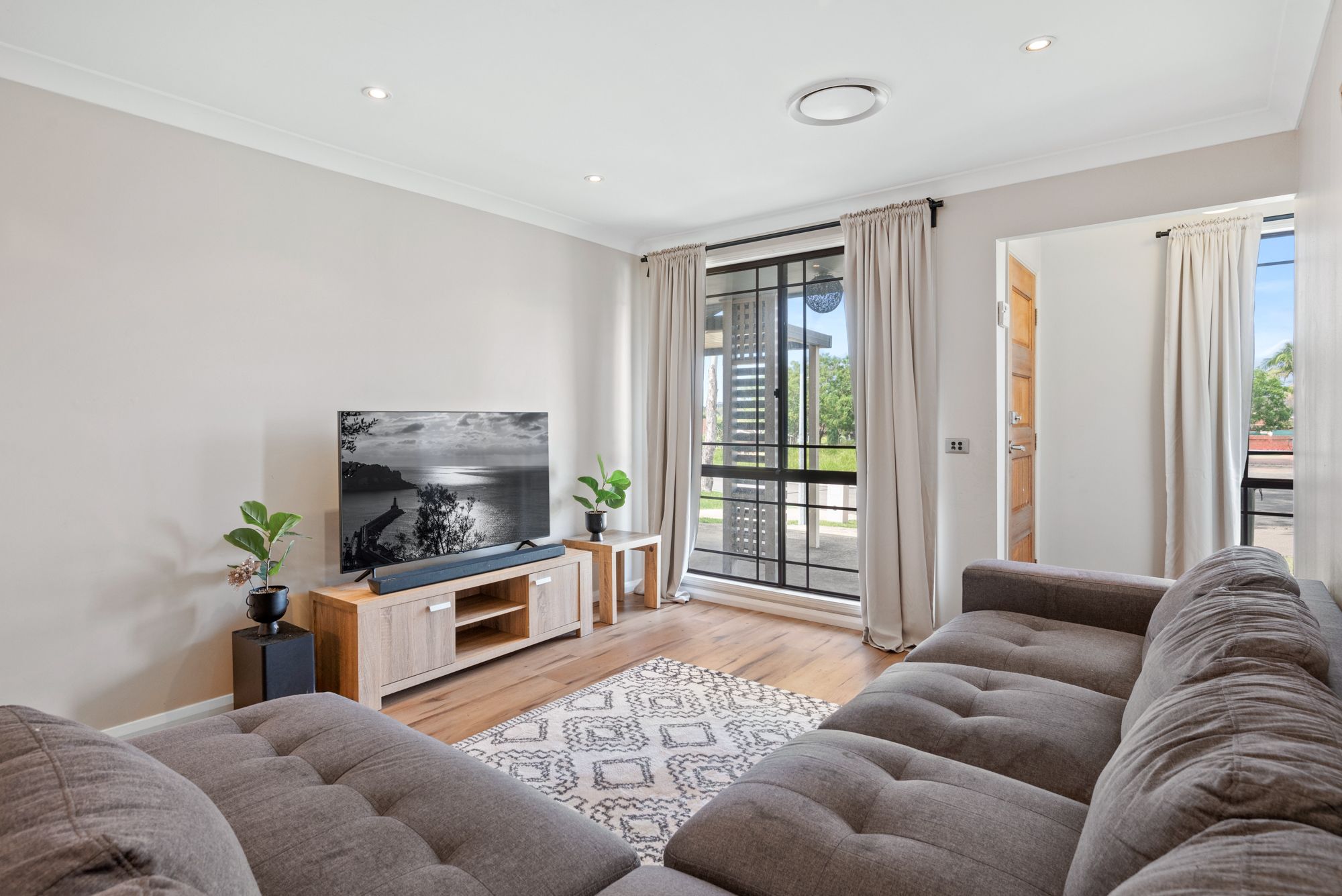 18 Elliot Place, St Helens Park, NSW 2560