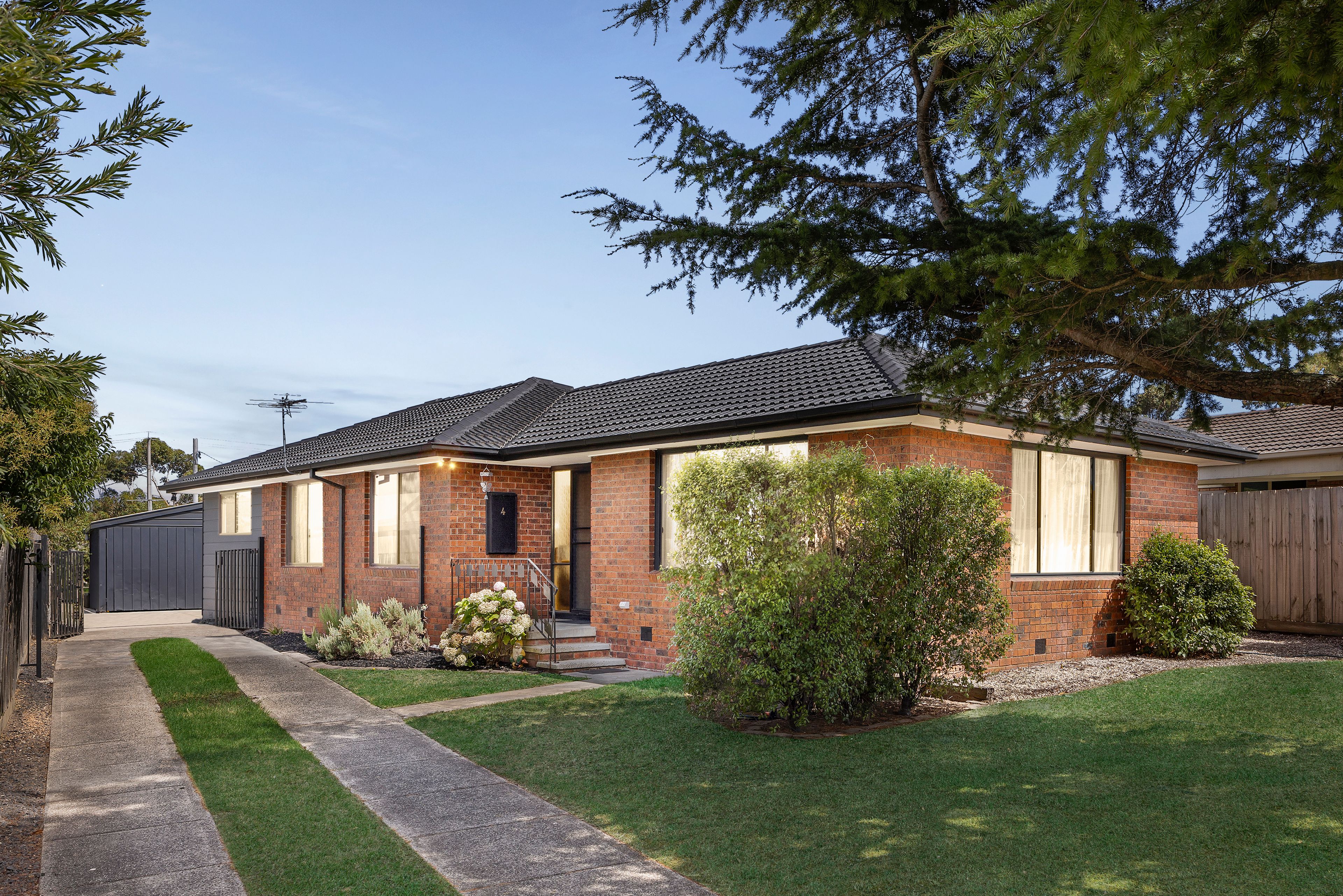 4 Gordon Street, Sunbury VIC 3429