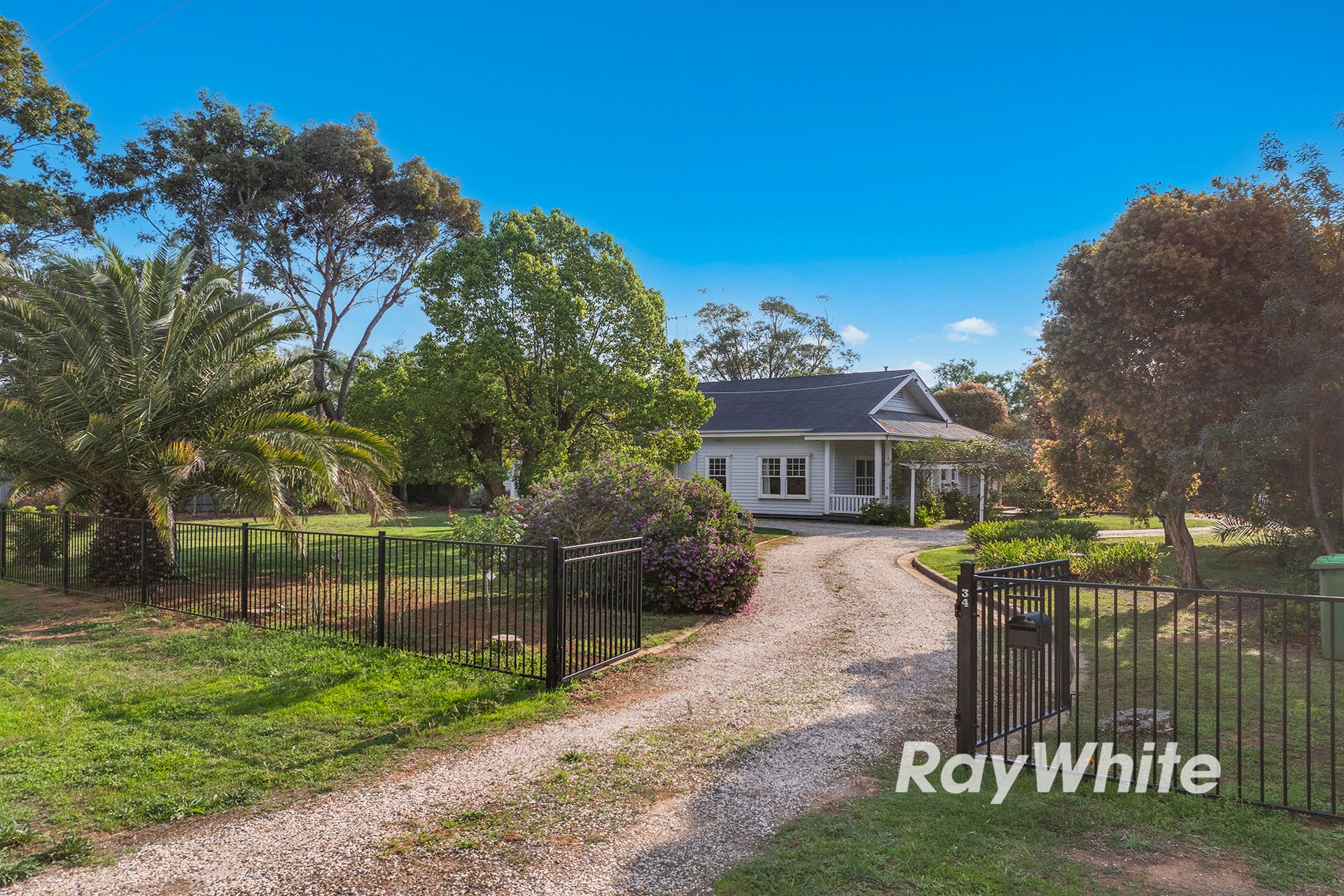 34 Railway Road, Rochester, VIC 3561
