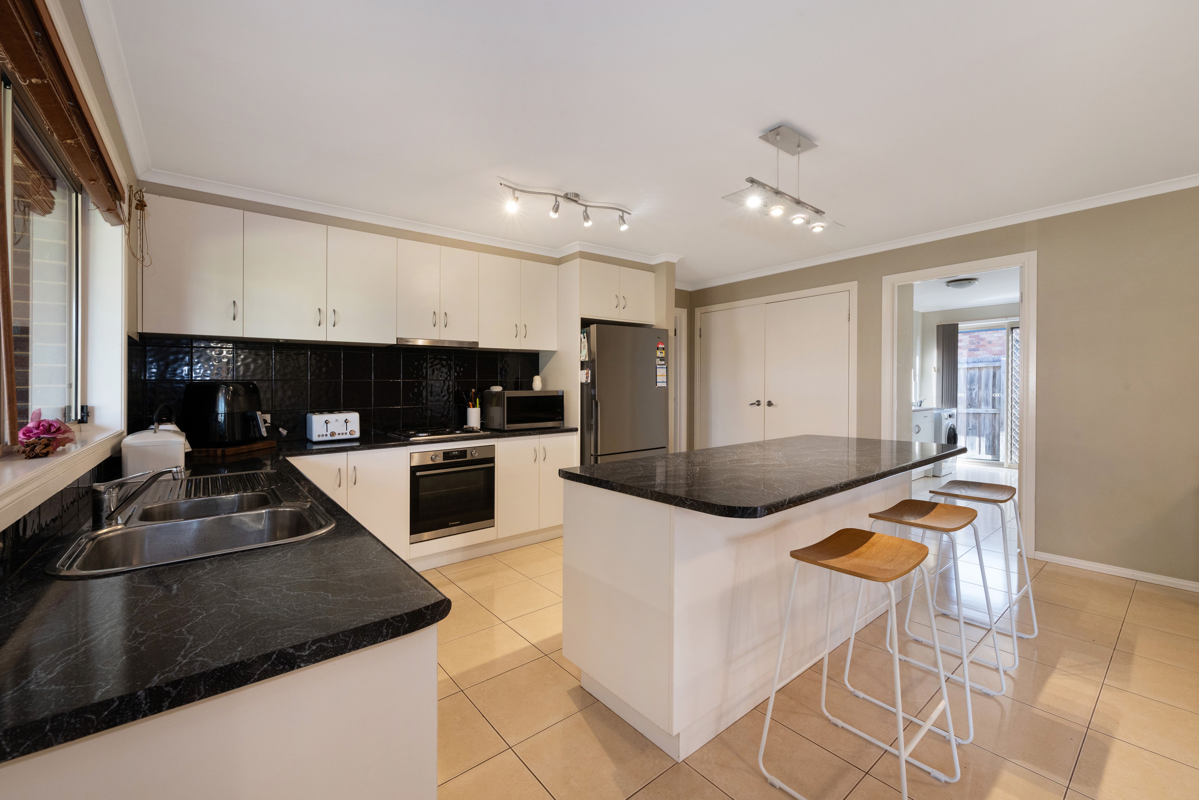 8 Dunroe Court — photo 3 of 17