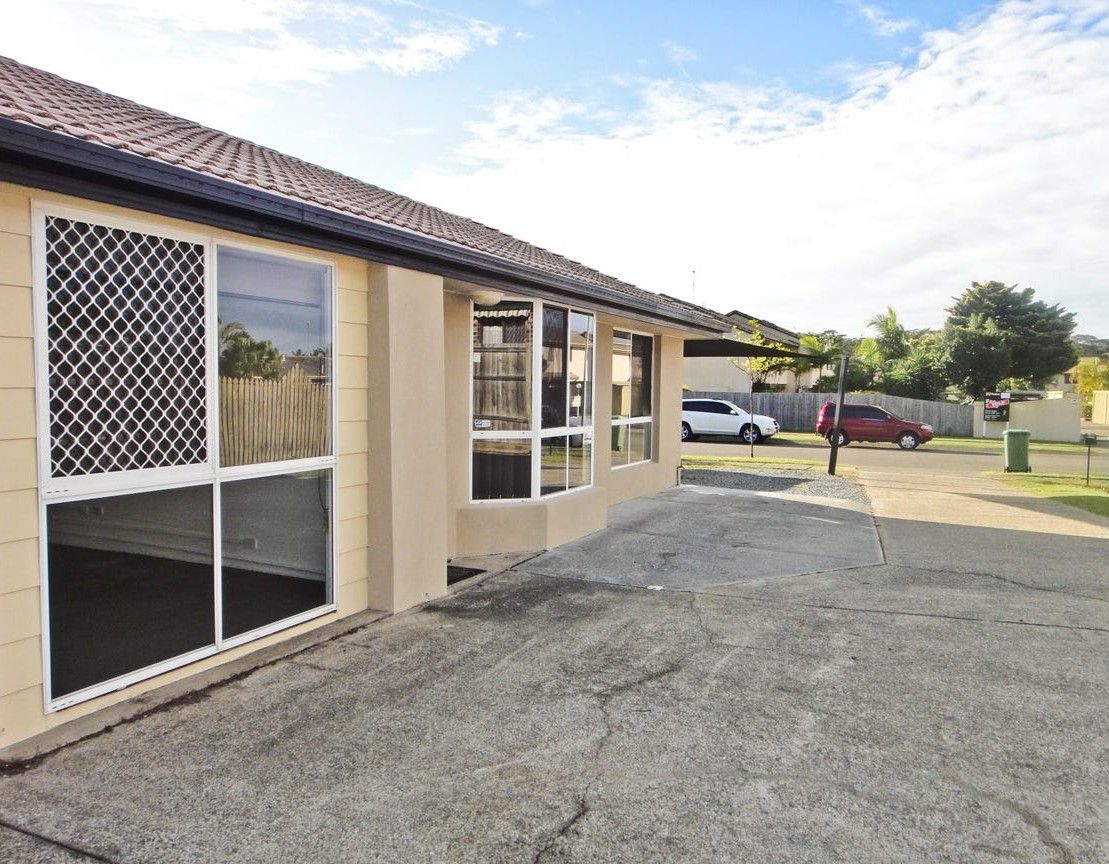 2/110 Little Usher Avenue, Labrador, QLD 4215