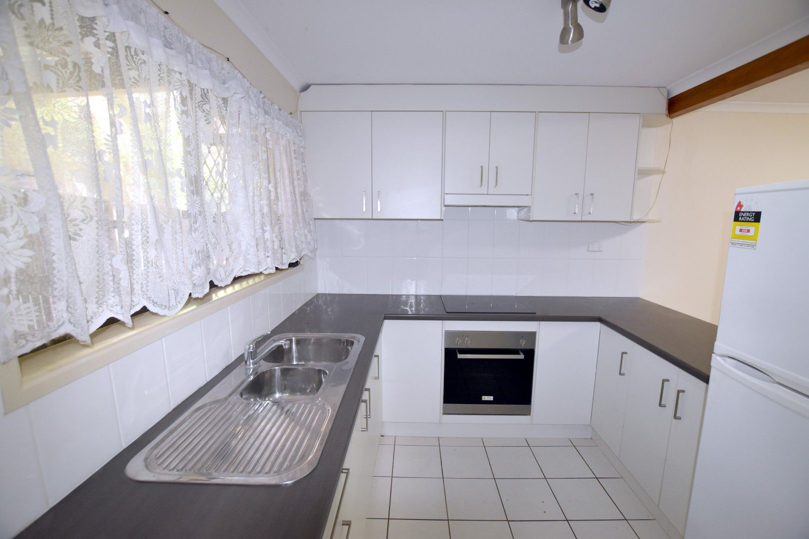 1/136 Oaka Lane, Gladstone Central, QLD 4680