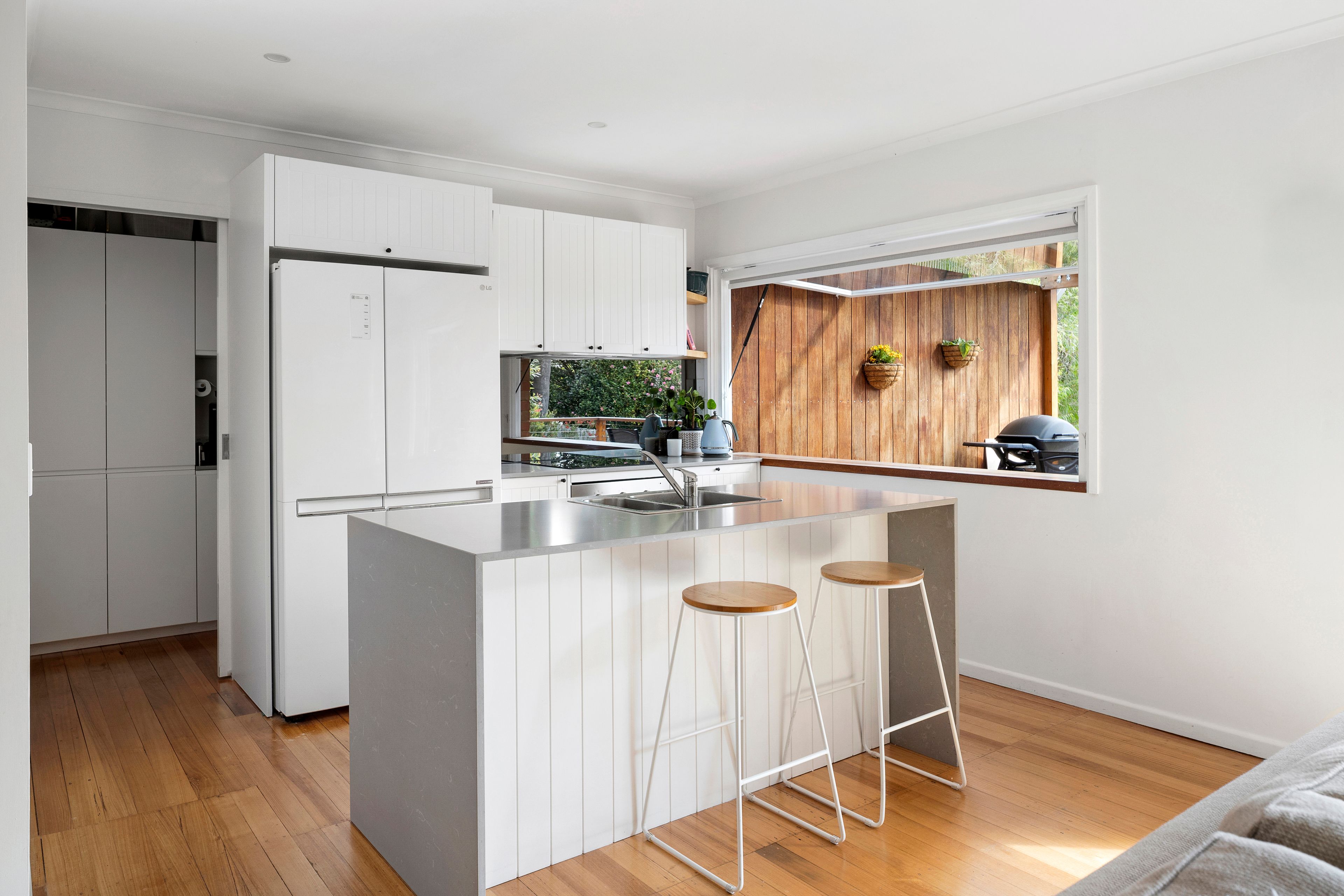 28 Tara Drive — photo 3 of 11