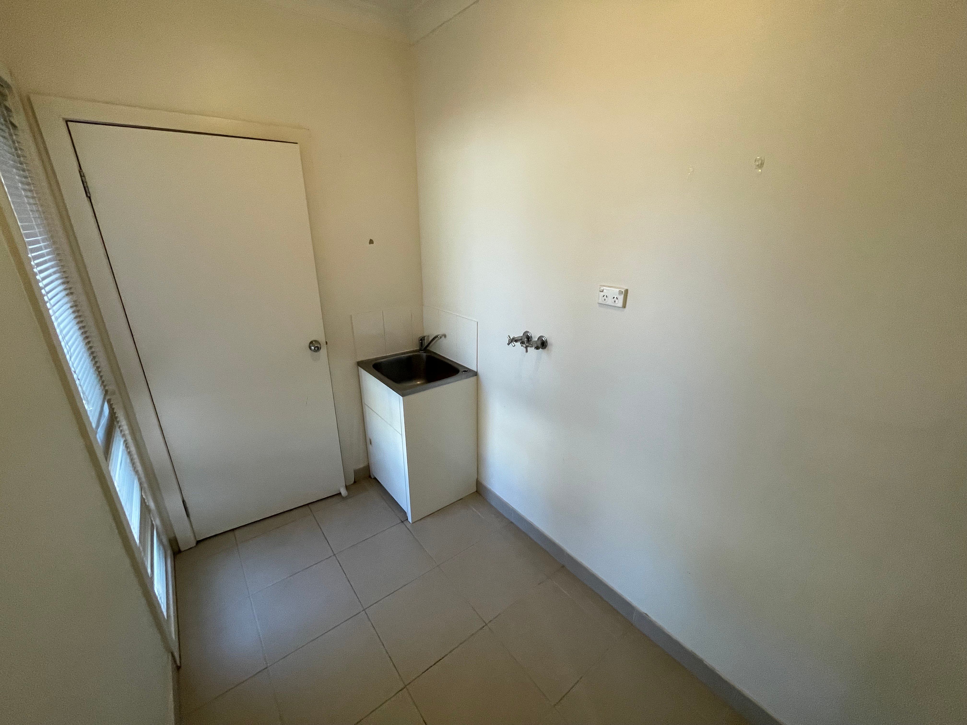 1/5 Crevelli Street — photo 6 of 8