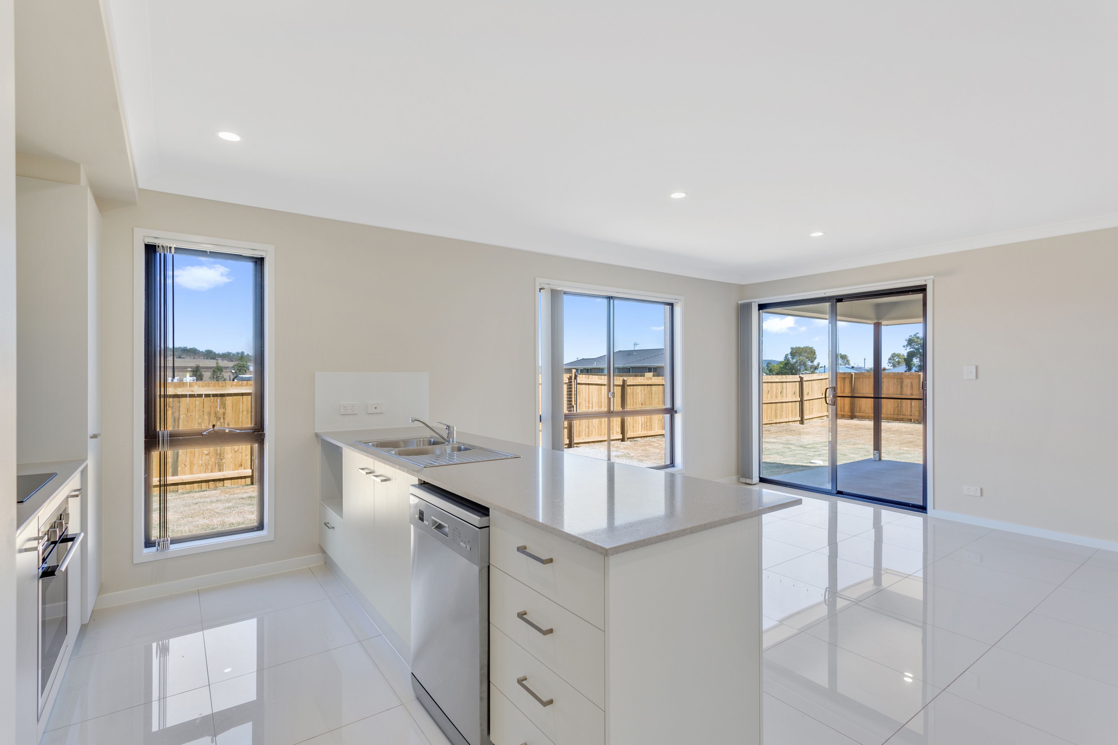 1/2 Myrtleford Crescent, CAMBOOYA, QLD 4358