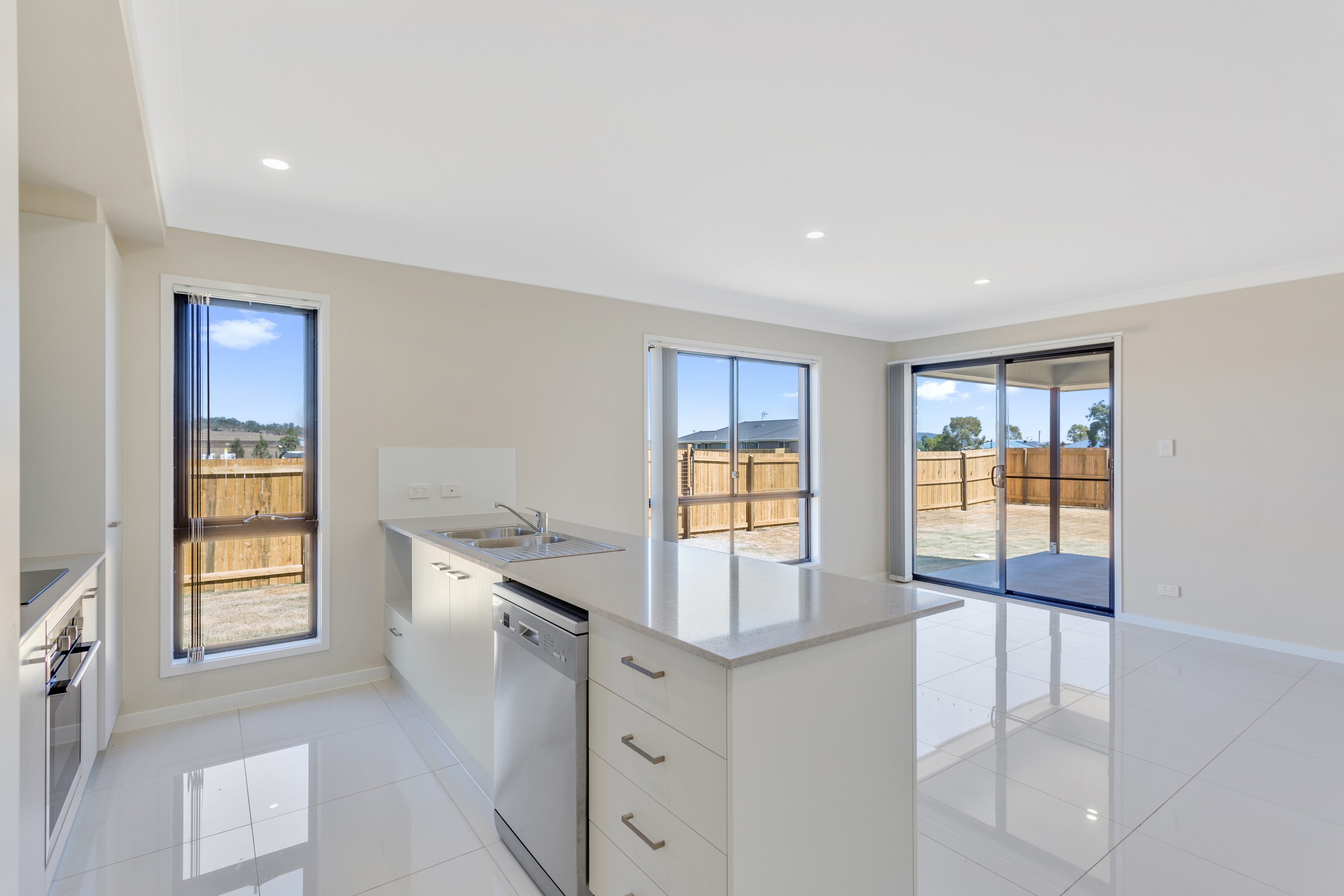 1/2 Myrtleford Crescent, CAMBOOYA, QLD 4358