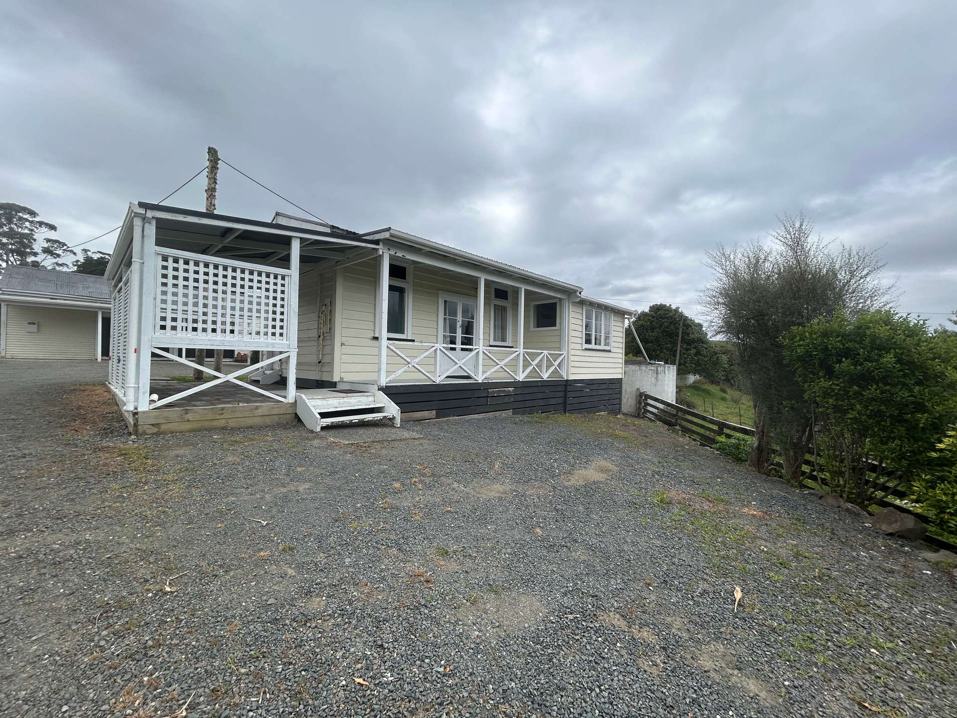 27b Pahi Road photo 2