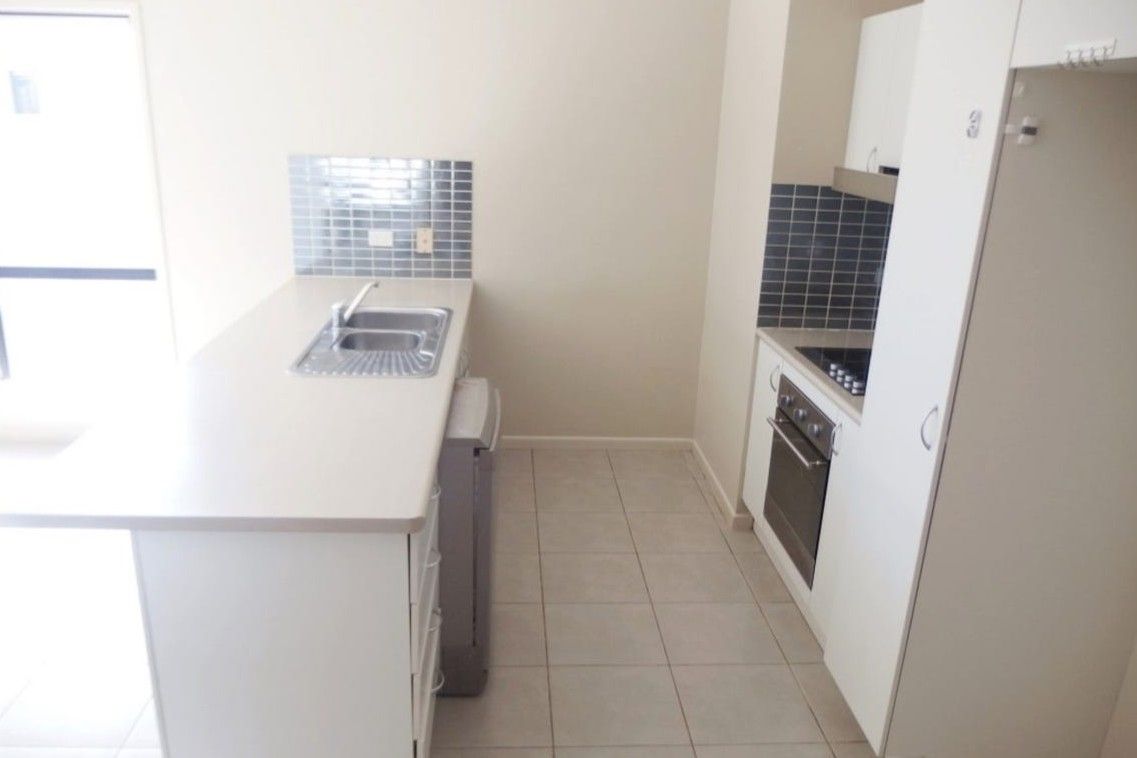 8 Black Apple Avenue, Mount Low, QLD 4818