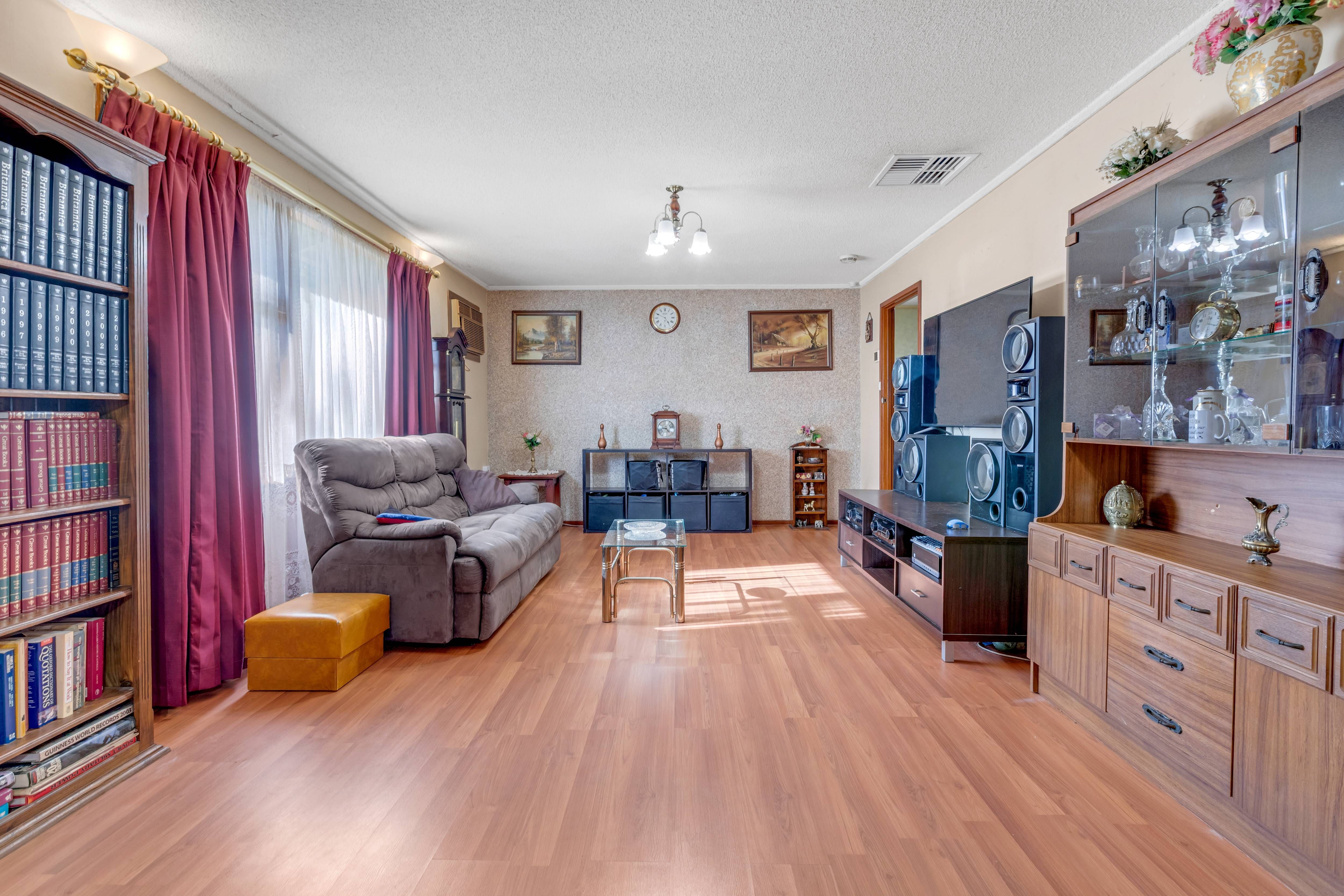 14 Haslam Crescent — photo 12 of 26