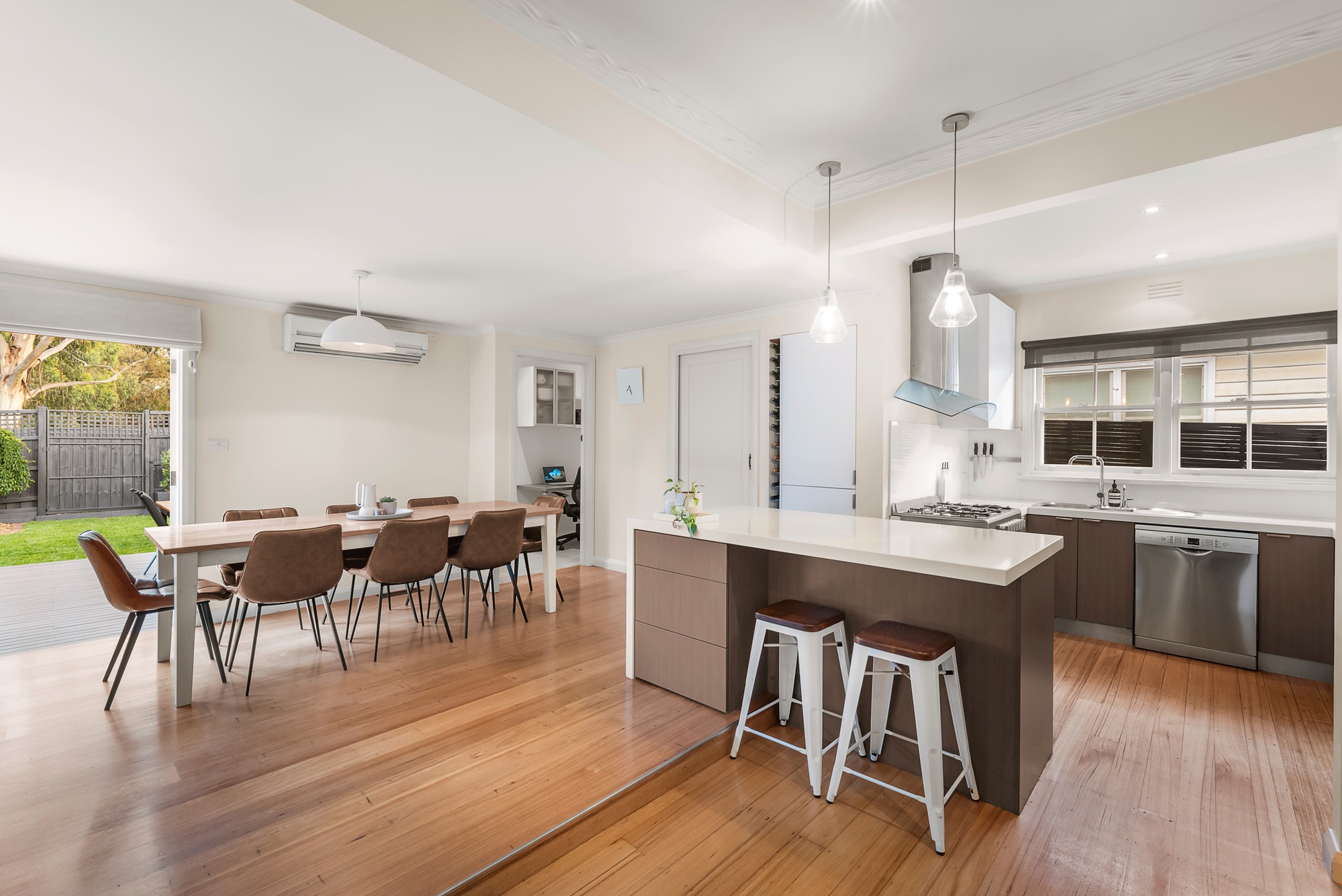 27 Brook Crescent, Box Hill South, VIC 3128