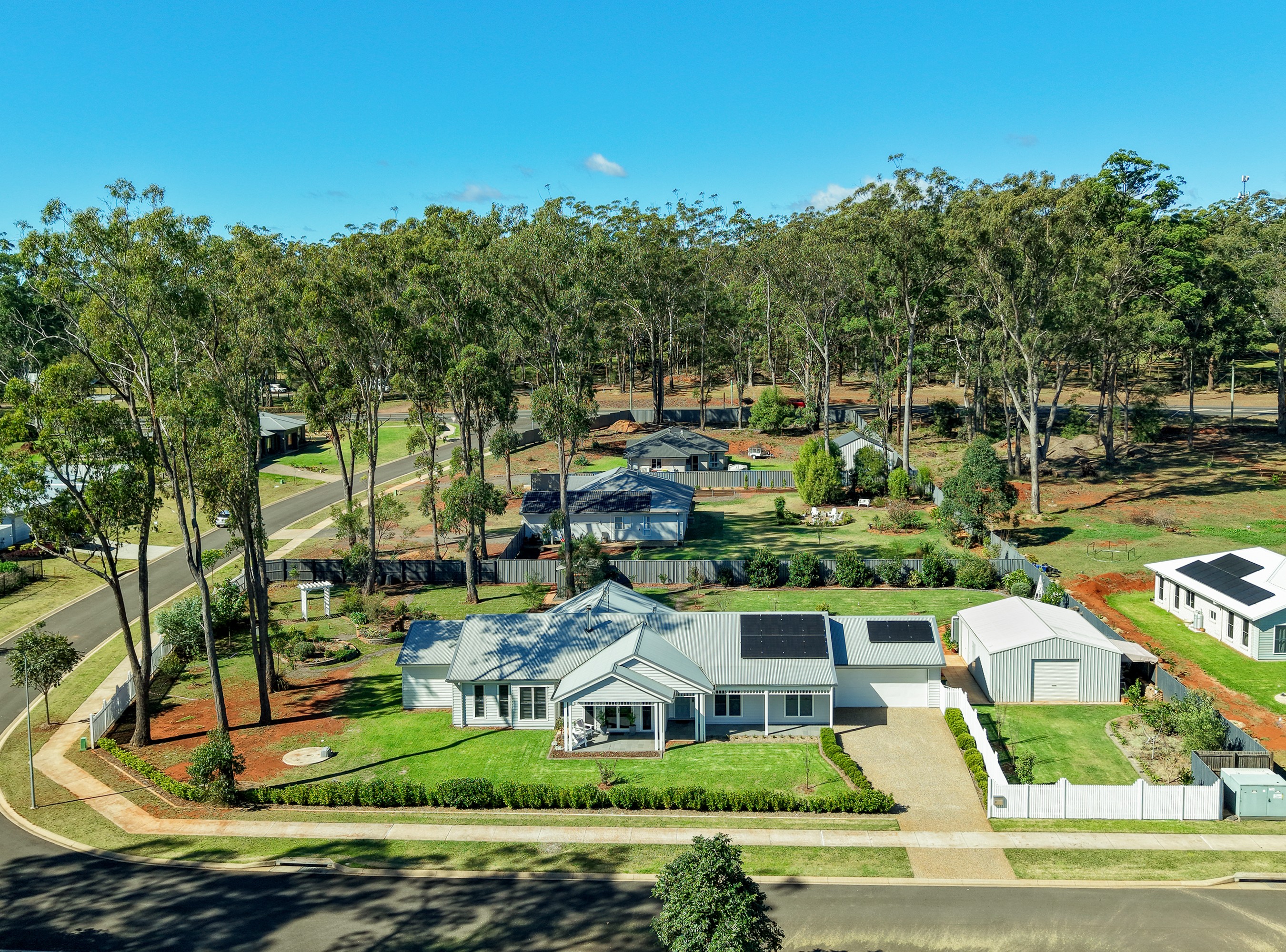 6 Canterbury Place, Hampton, QLD 4352