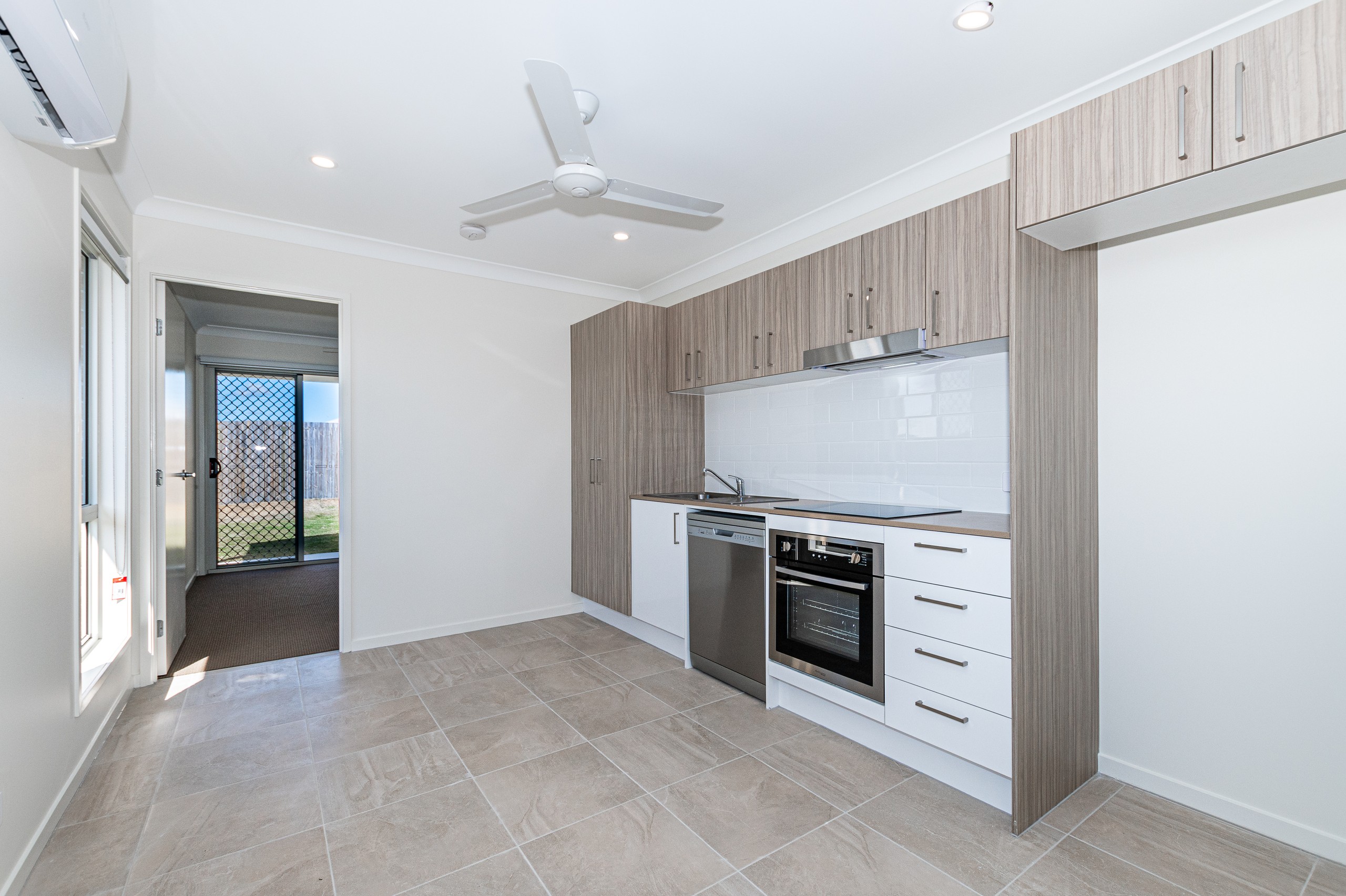 2/15 Mount Crosby Street, Park Ridge, QLD 4125