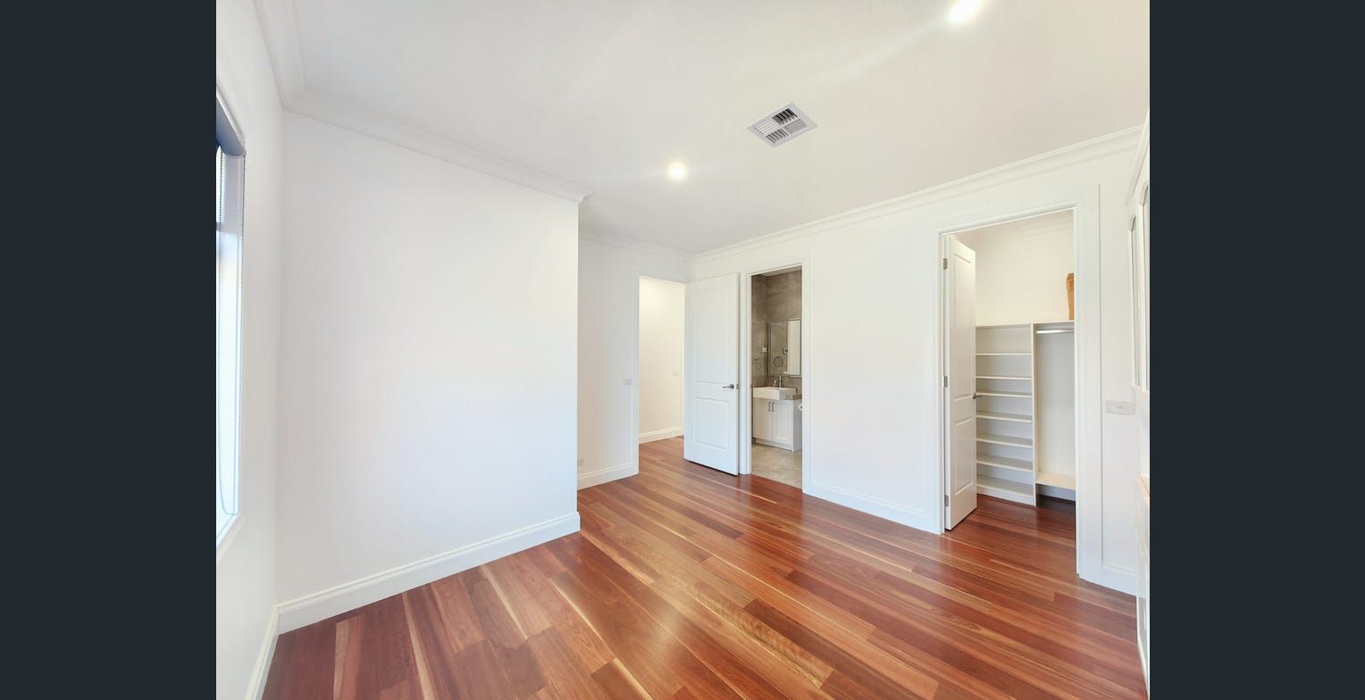 21 Reading Avenue — photo 8 of 14