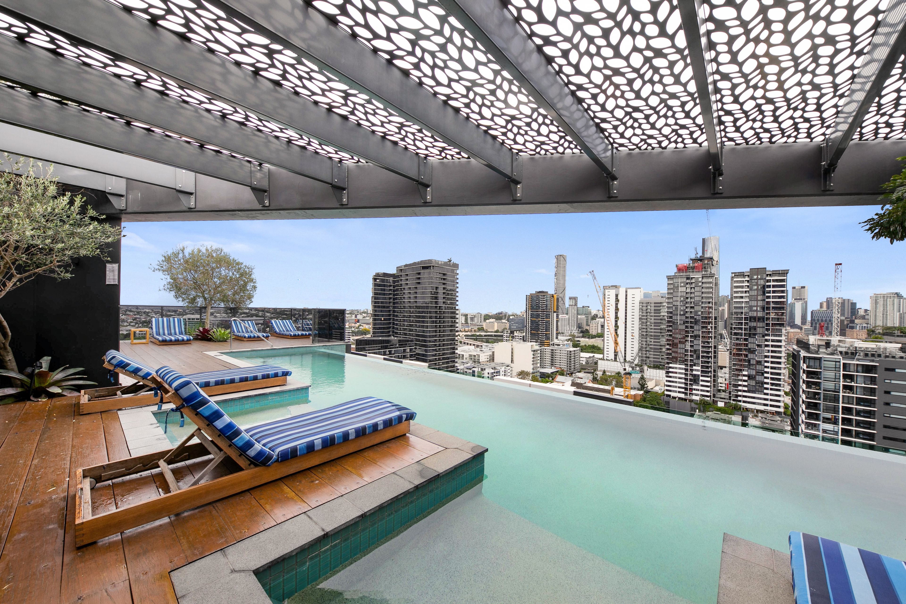 2-4 Edmondstone Street, South Brisbane QLD 4101