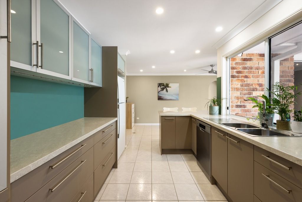 5 Carrumbella Drive, Arundel, QLD 4214