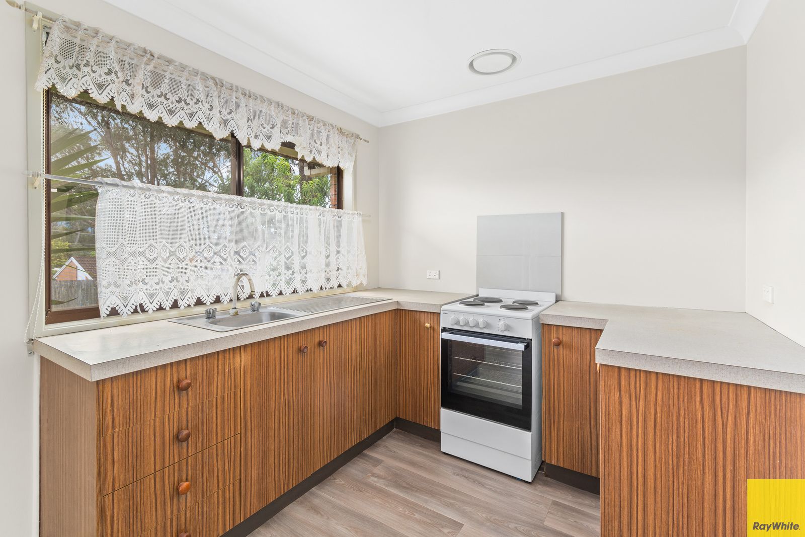 10 Throsby Place, Horsley, NSW 2530