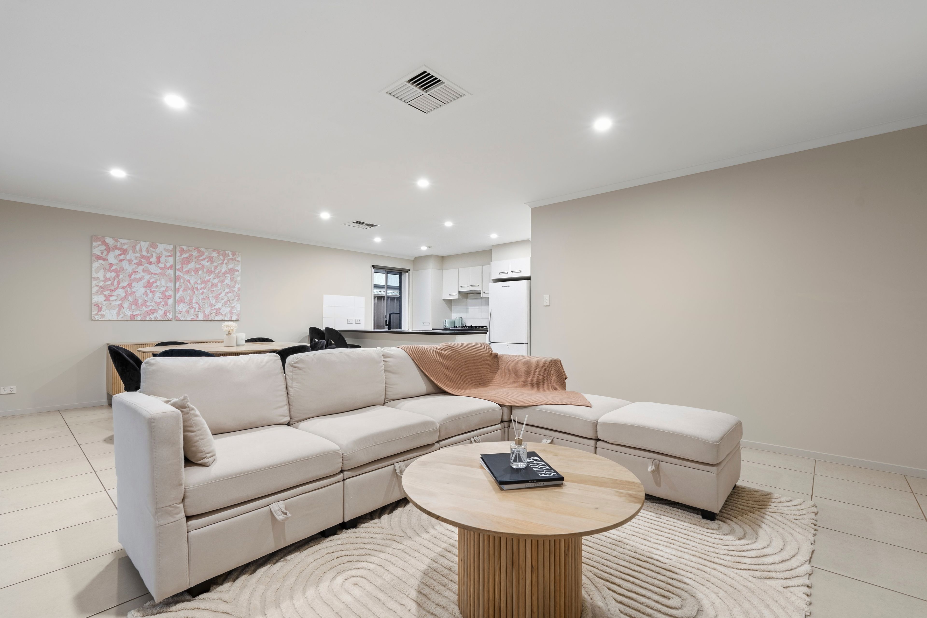 8 Miranda Place — photo 11 of 14