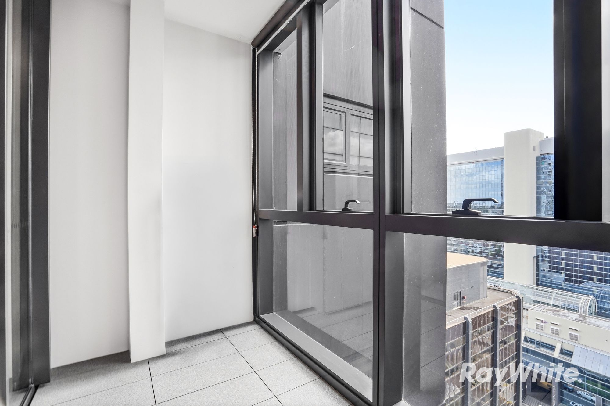 1622/32 Hunter Street (AKA 1622/45 Macquarie St) — photo 9 of 27