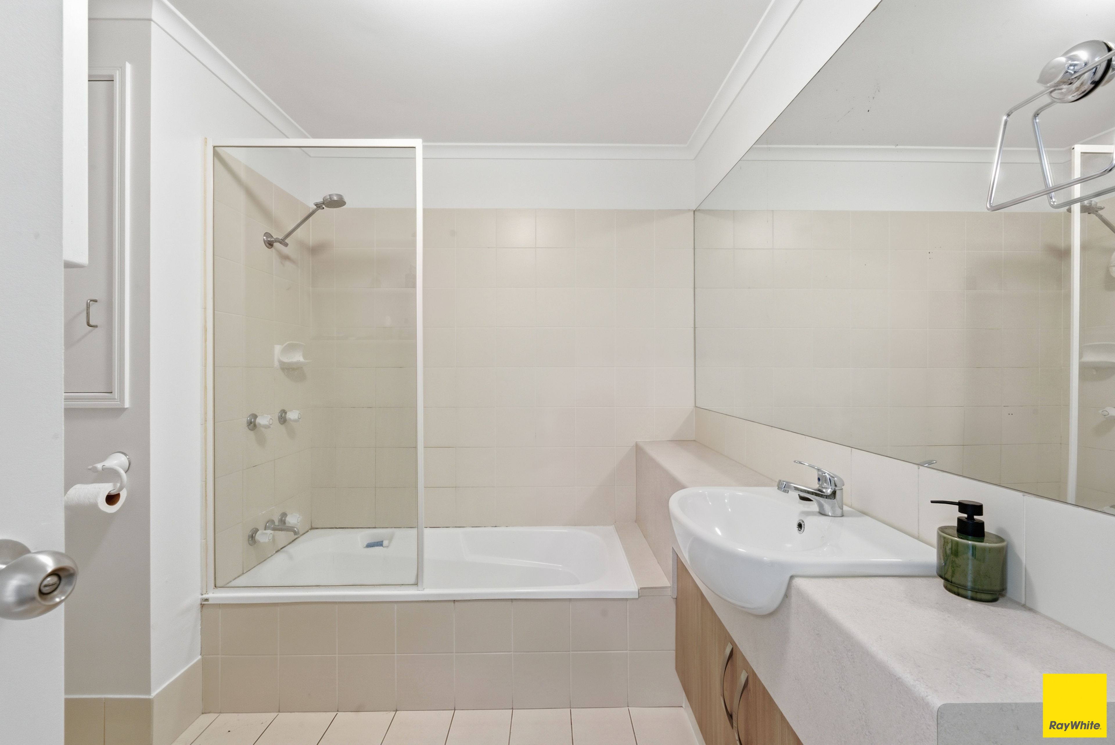 1/303-305 Lake Street — photo 9 of 18